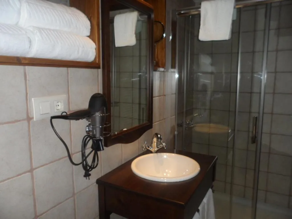 Bathroom in Apartamentos Legado de Santillana