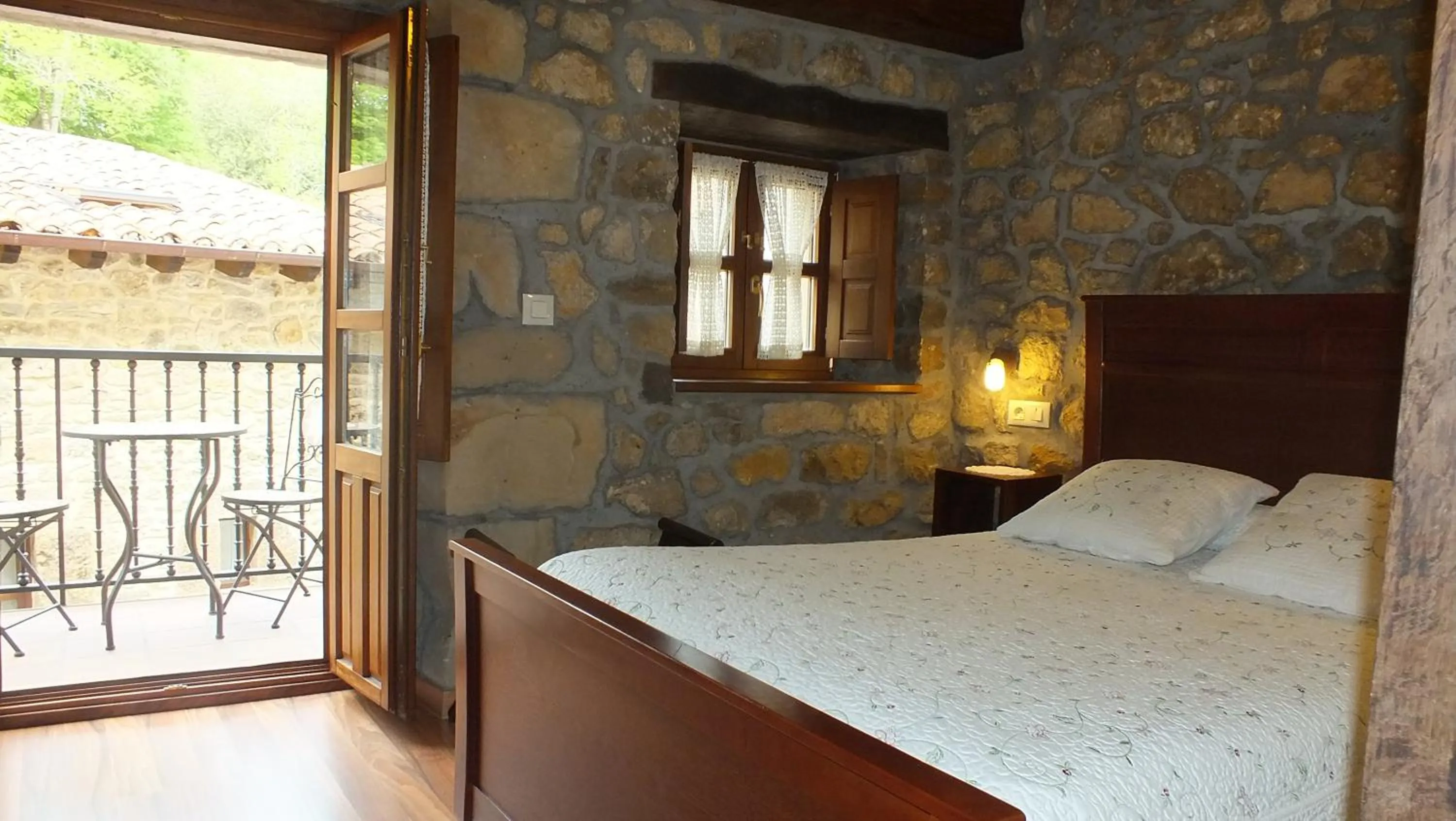 Photo of the whole room, Bed in Apartamentos Legado de Santillana
