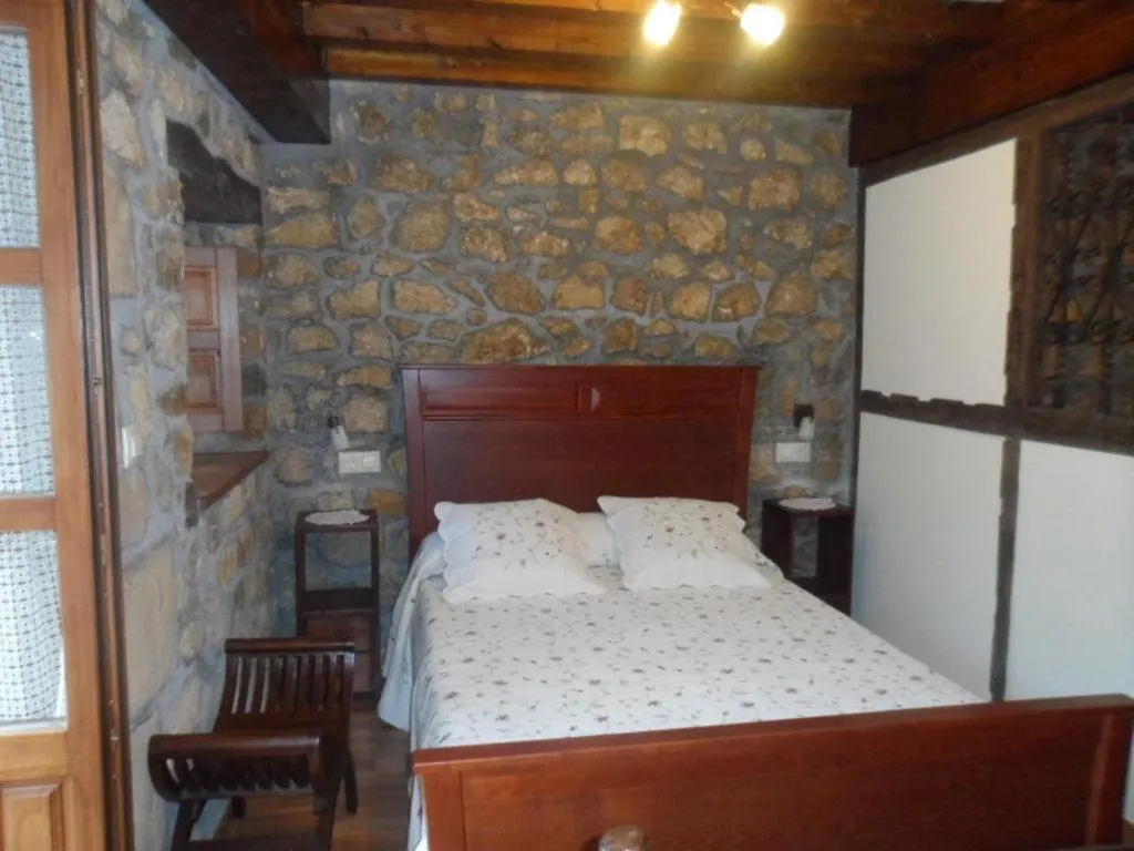 Photo of the whole room, Bed in Apartamentos Legado de Santillana