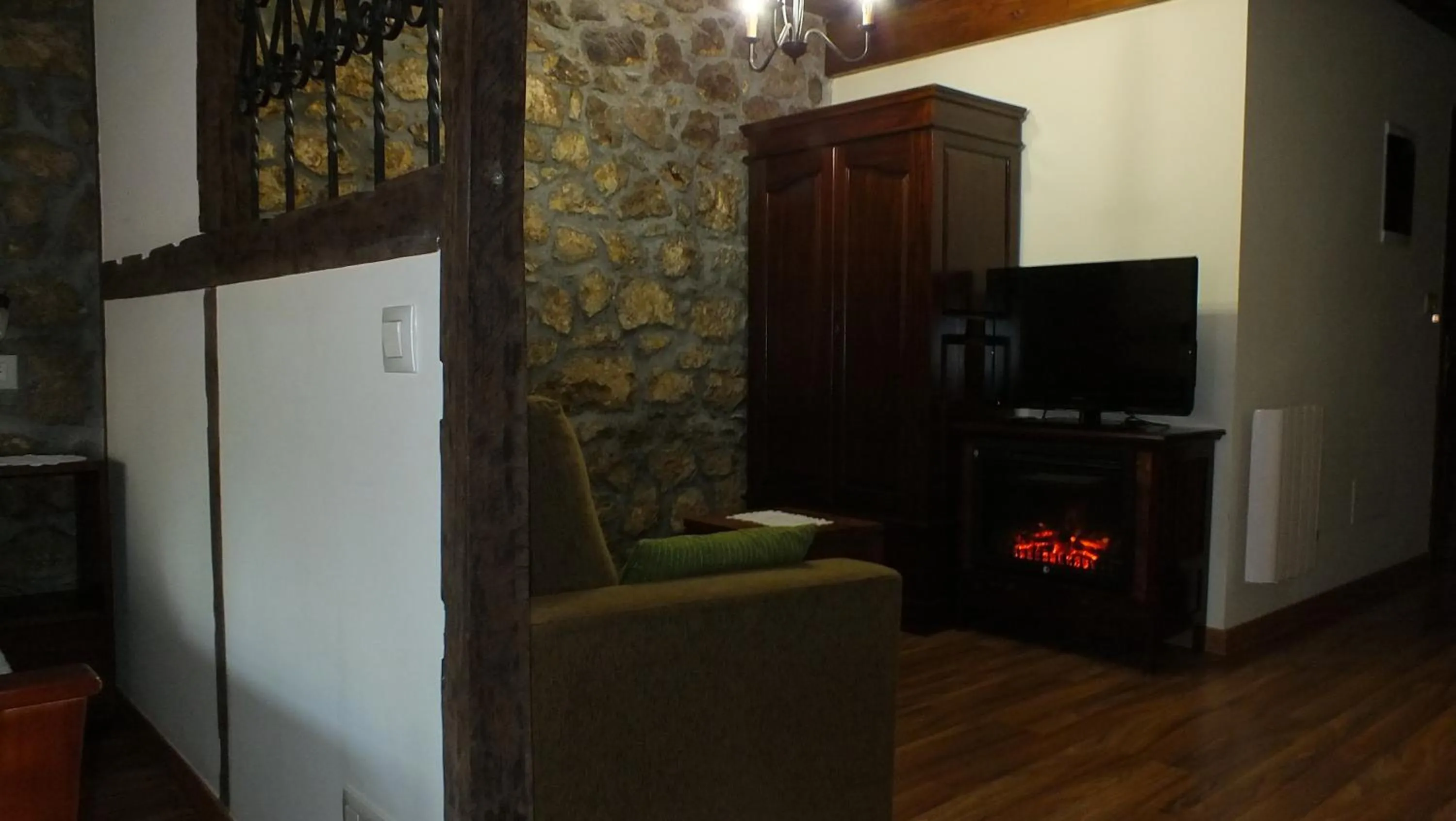 Communal lounge/ TV room in Apartamentos Legado de Santillana