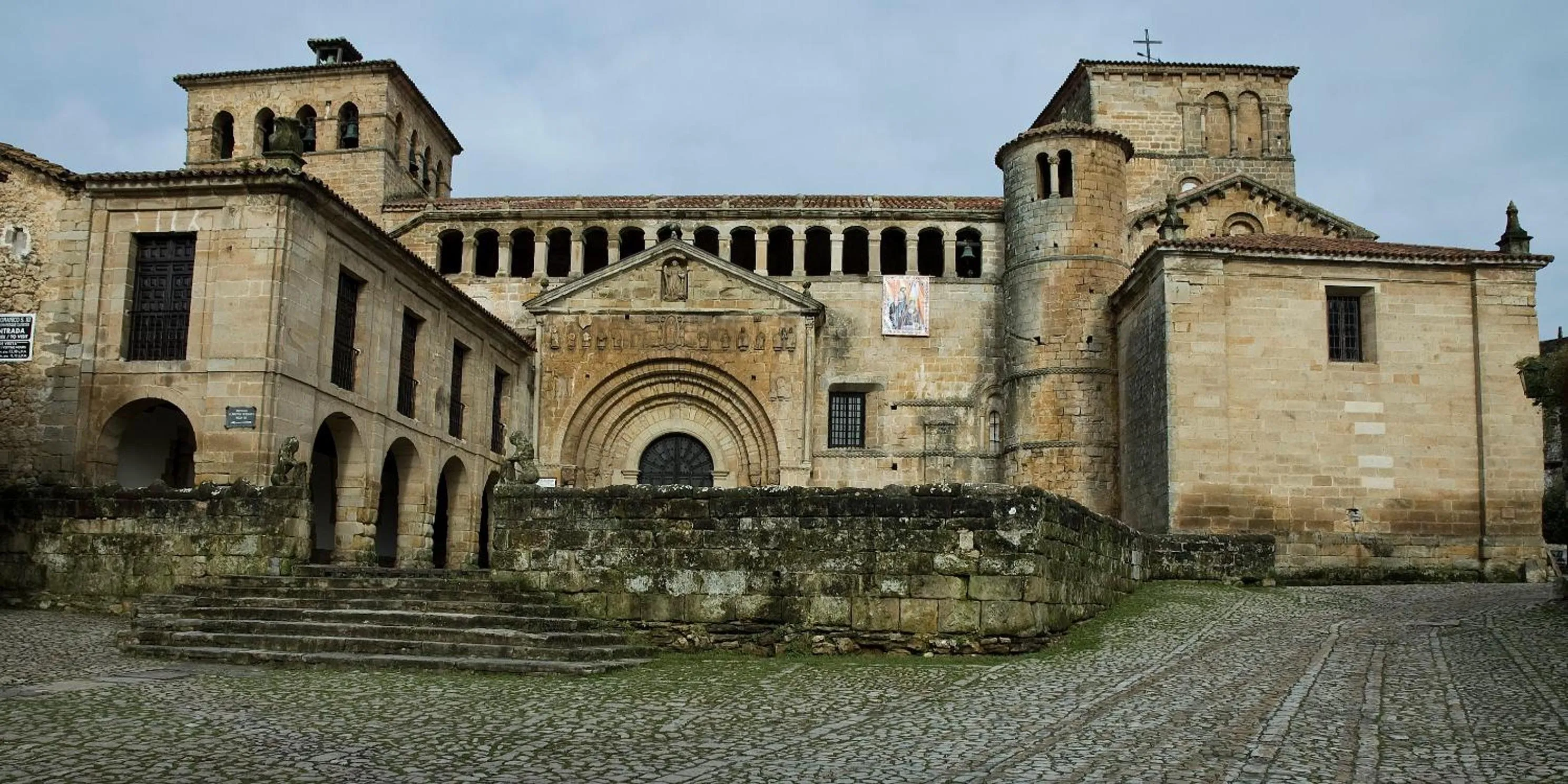 Property building in Apartamentos Legado de Santillana