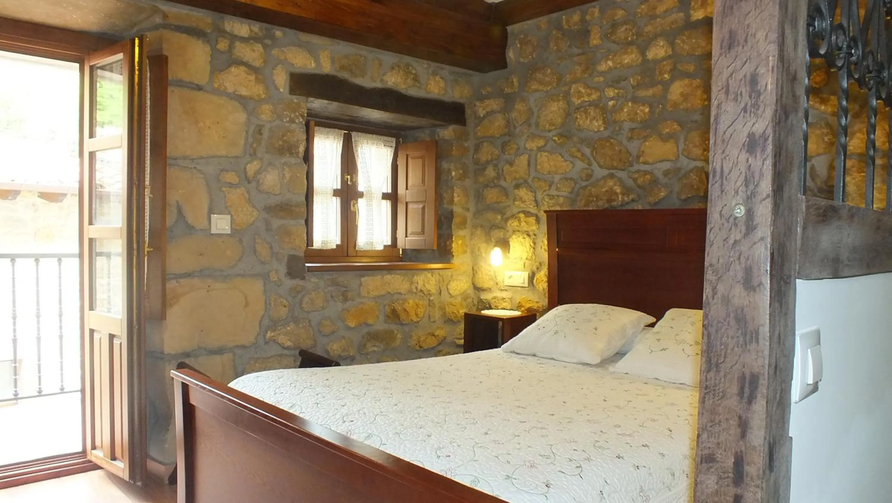 Day, Bed in Apartamentos Legado de Santillana