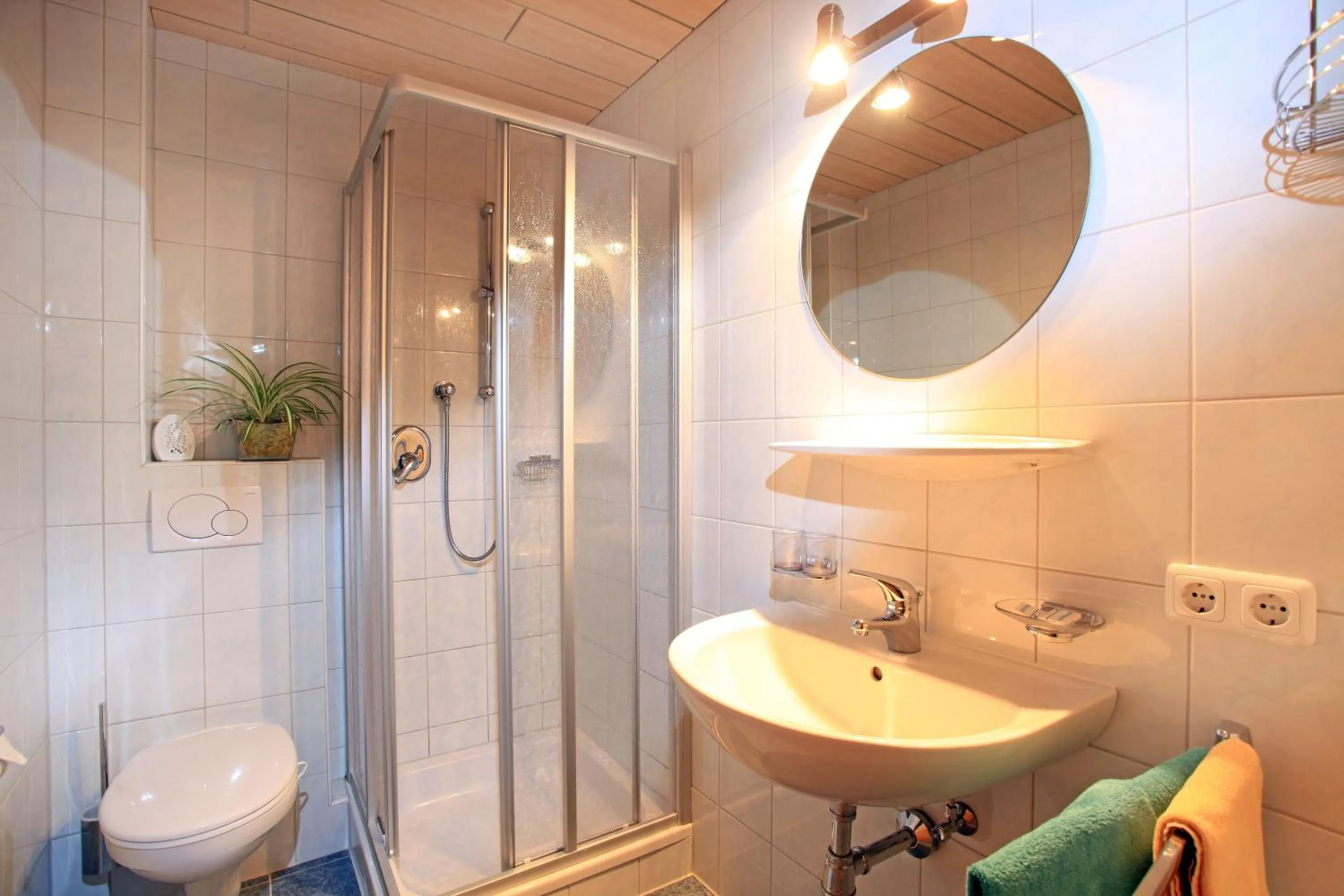 Shower in Frühstückspension Samerhof