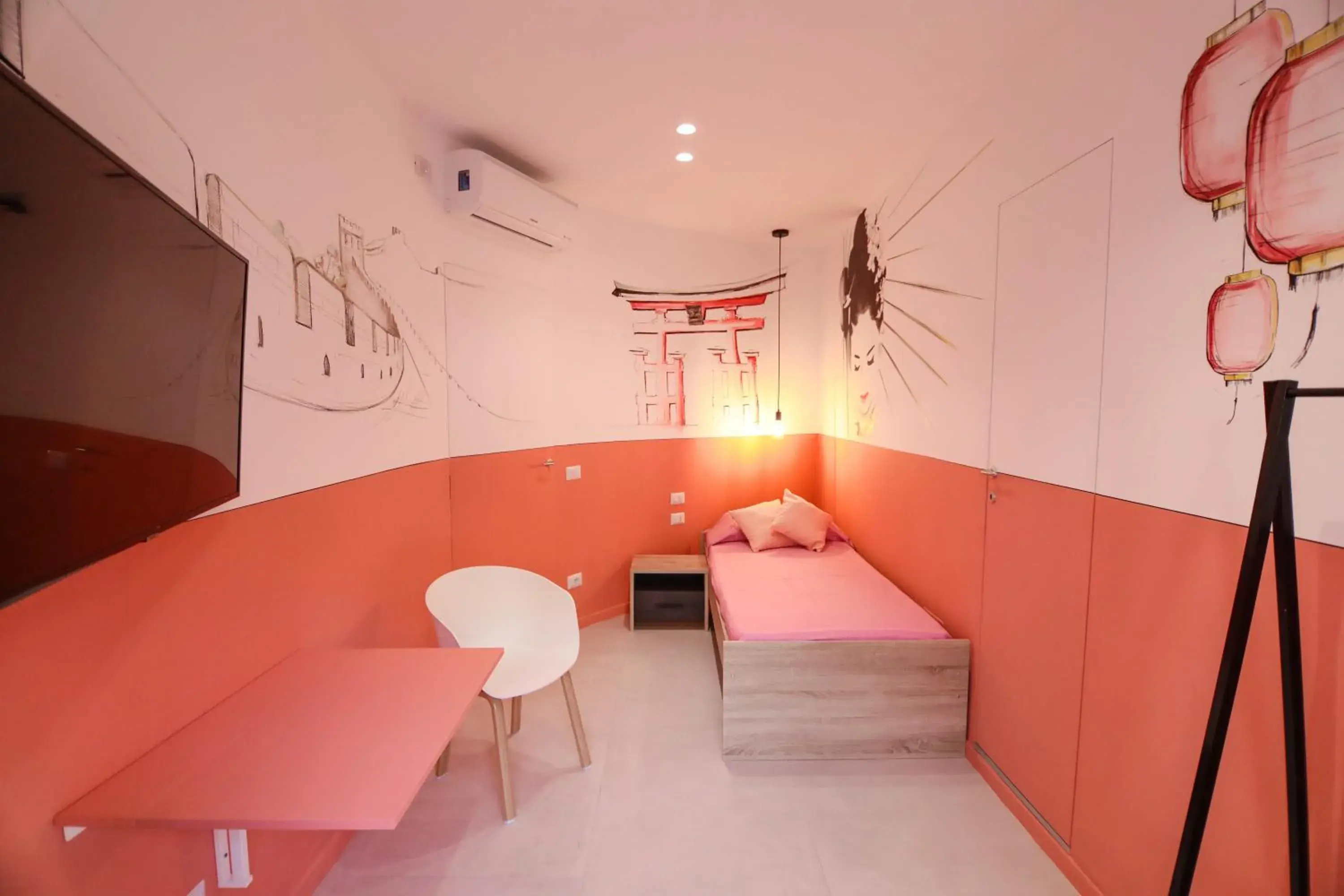 Single Room with Private Bathroom in O.Effe. Suites / Vatican Single Room with Private Bathroom in O.Effe. Suites / Vatican