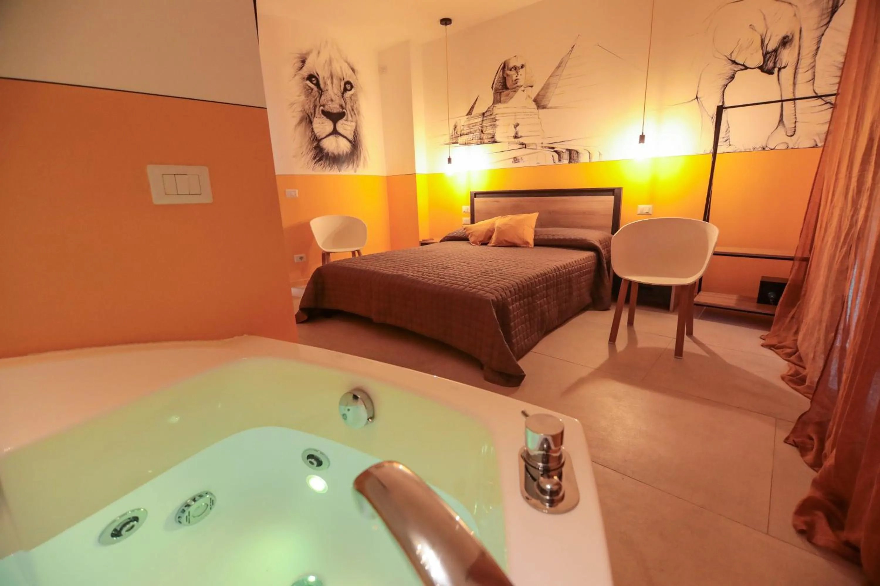 Steam room, Bed in O.Effe. Suites / Vatican