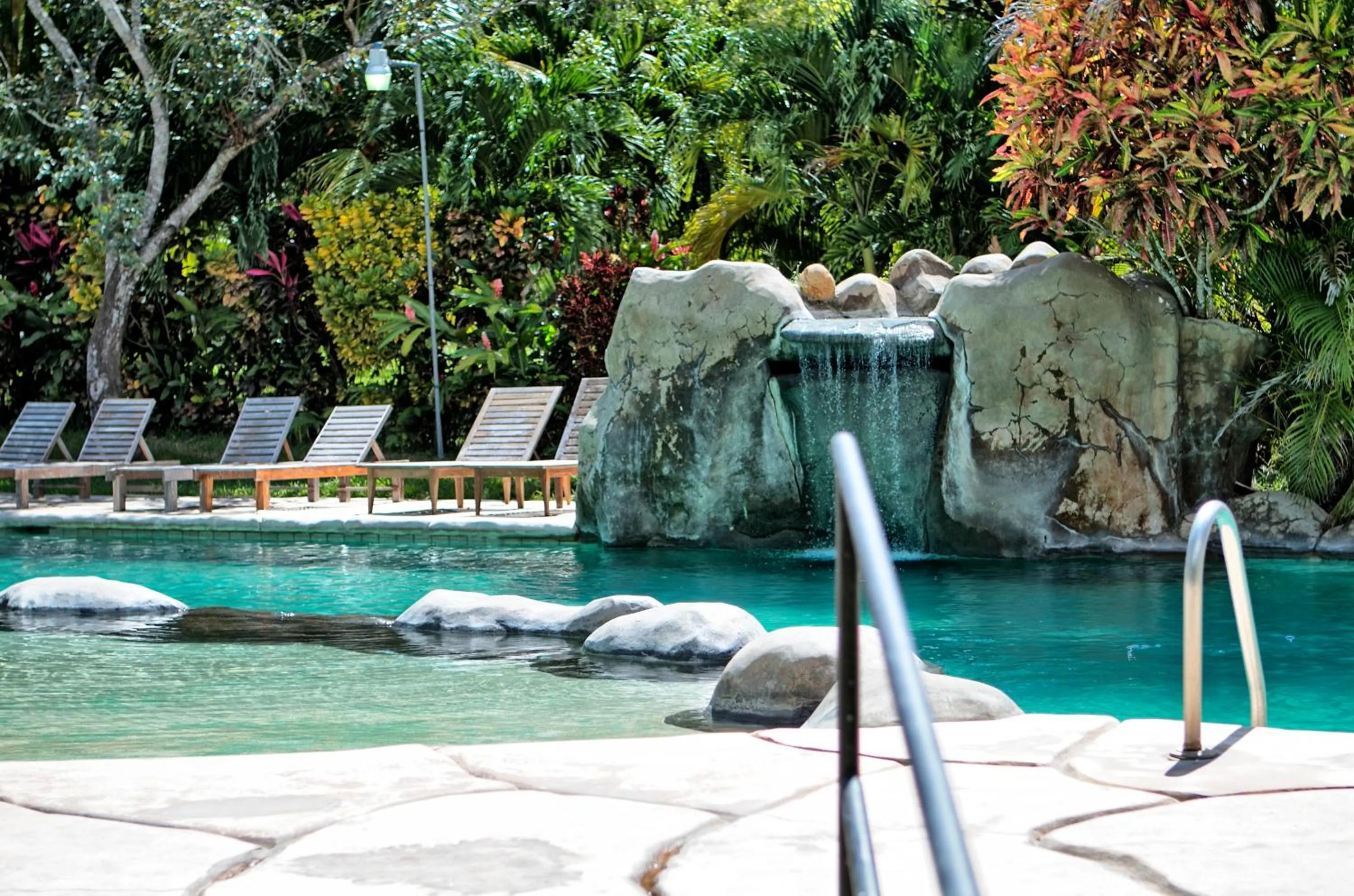 Swimming pool in Cañon de la Vieja Lodge