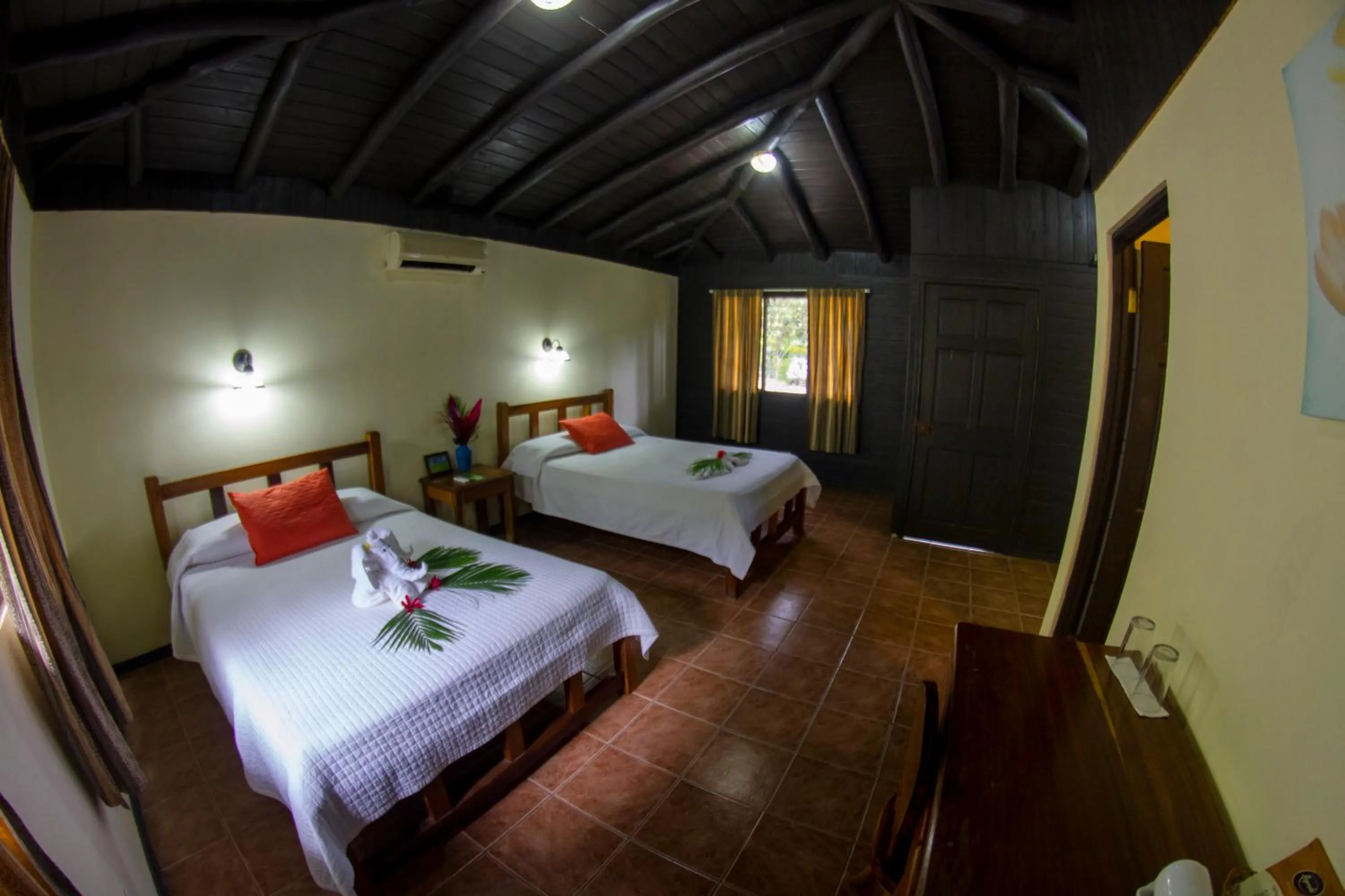 Photo of the whole room, Bed in Cañon de la Vieja Lodge