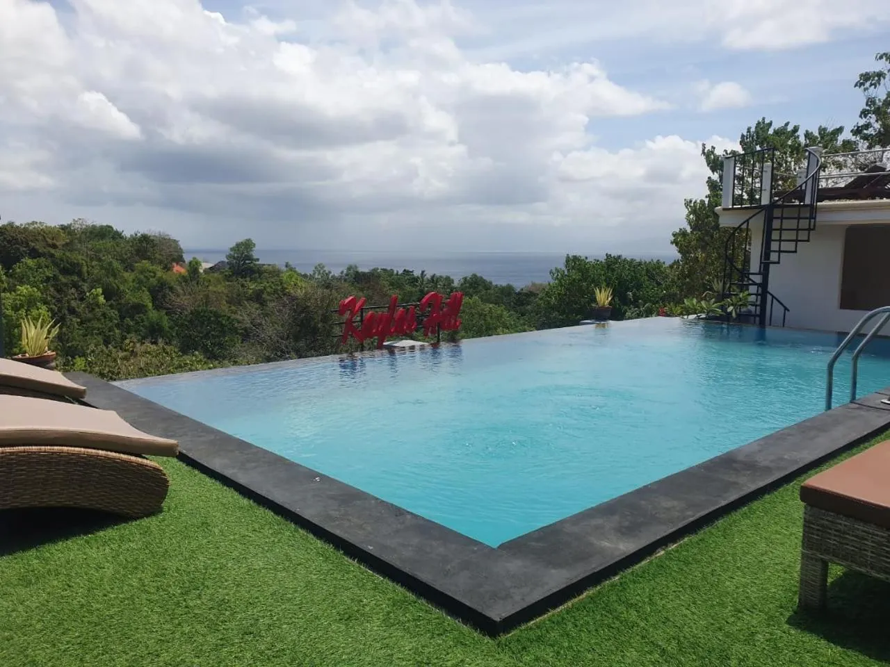 Swimming pool in Kaylas Hill Resort