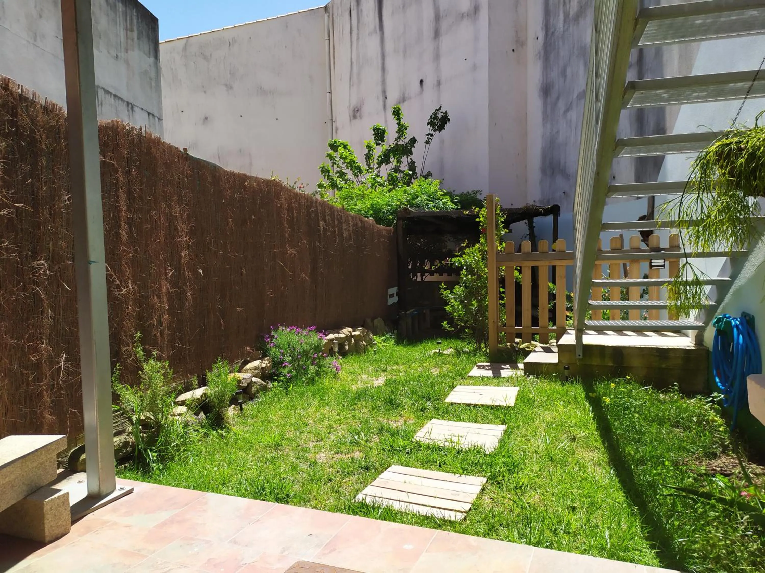 Garden in Albergue O Peirao