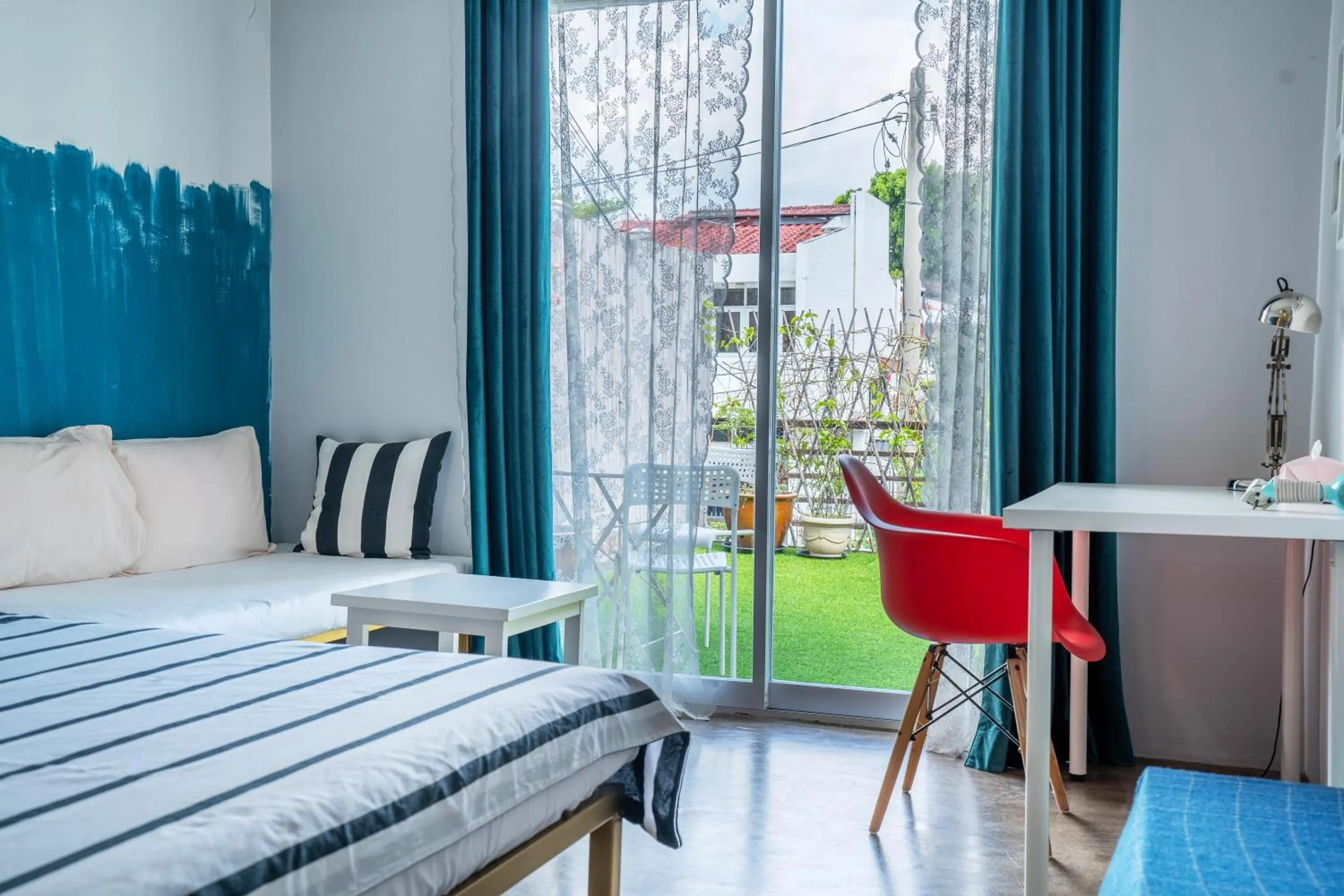 Bed in Smell rose beach garden花语海沙滩花园