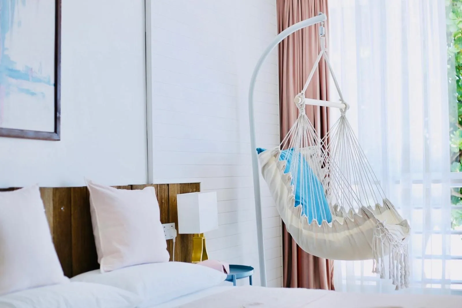 Bed in Smell rose beach garden花语海沙滩花园