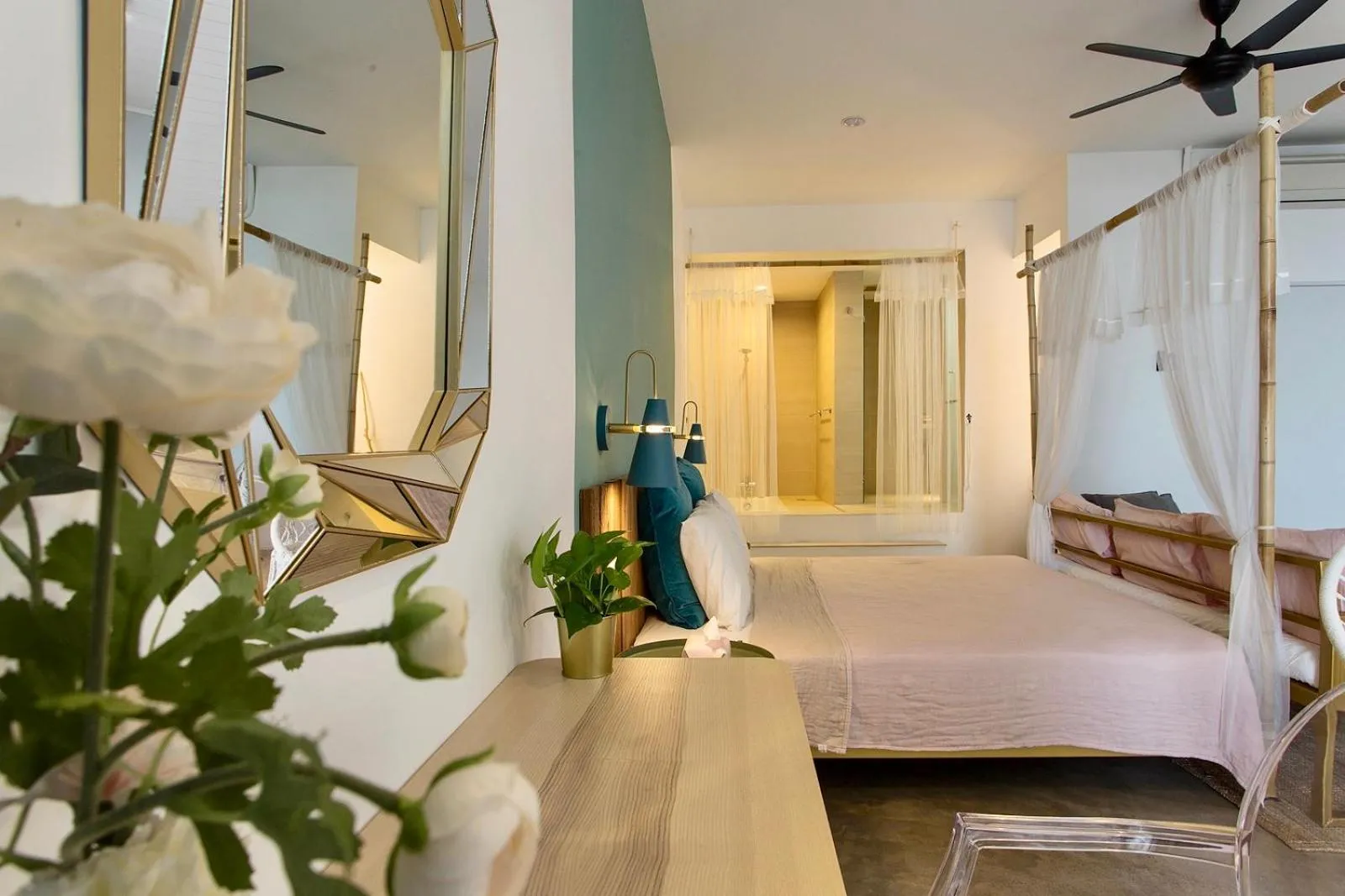 Bed in Smell rose beach garden花语海沙滩花园