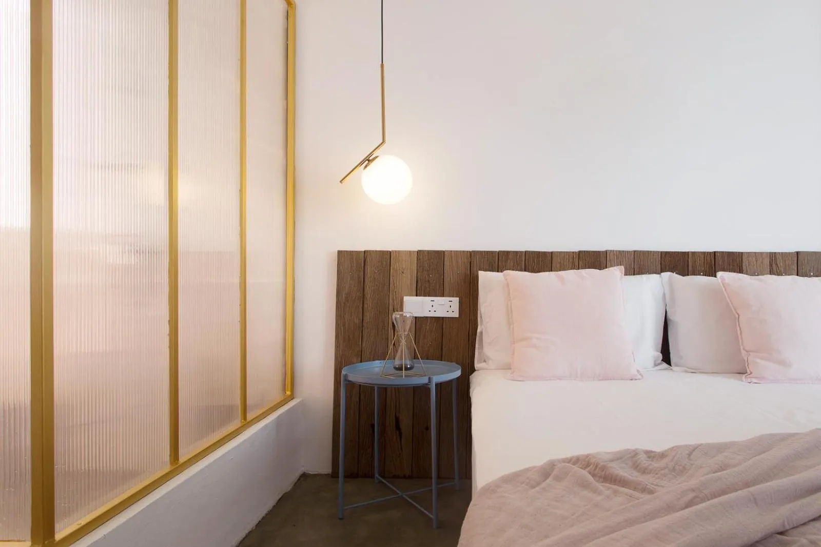 Bed in Smell rose beach garden花语海沙滩花园