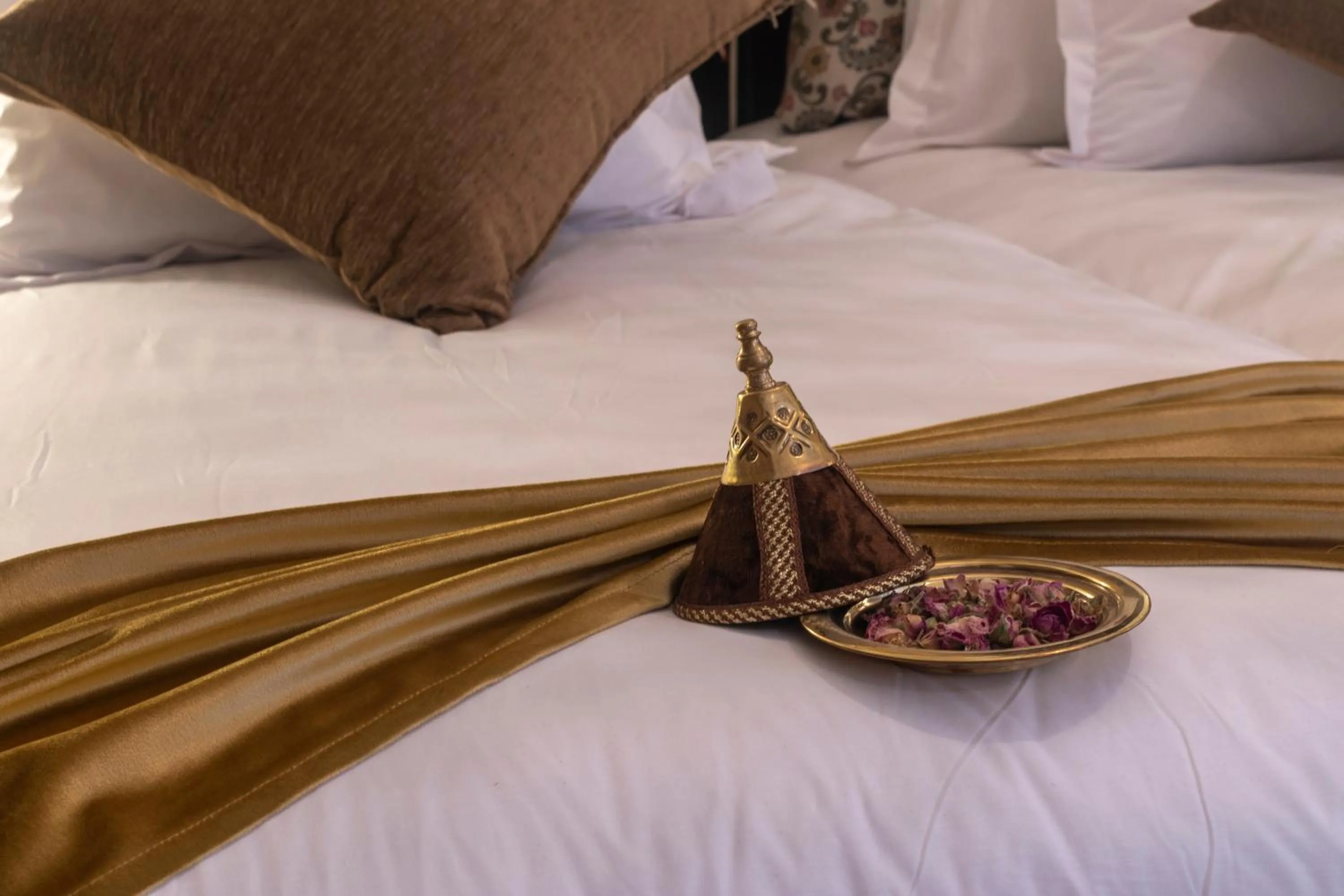 Bed in Villa Soraya Hammam & Jacuzzi