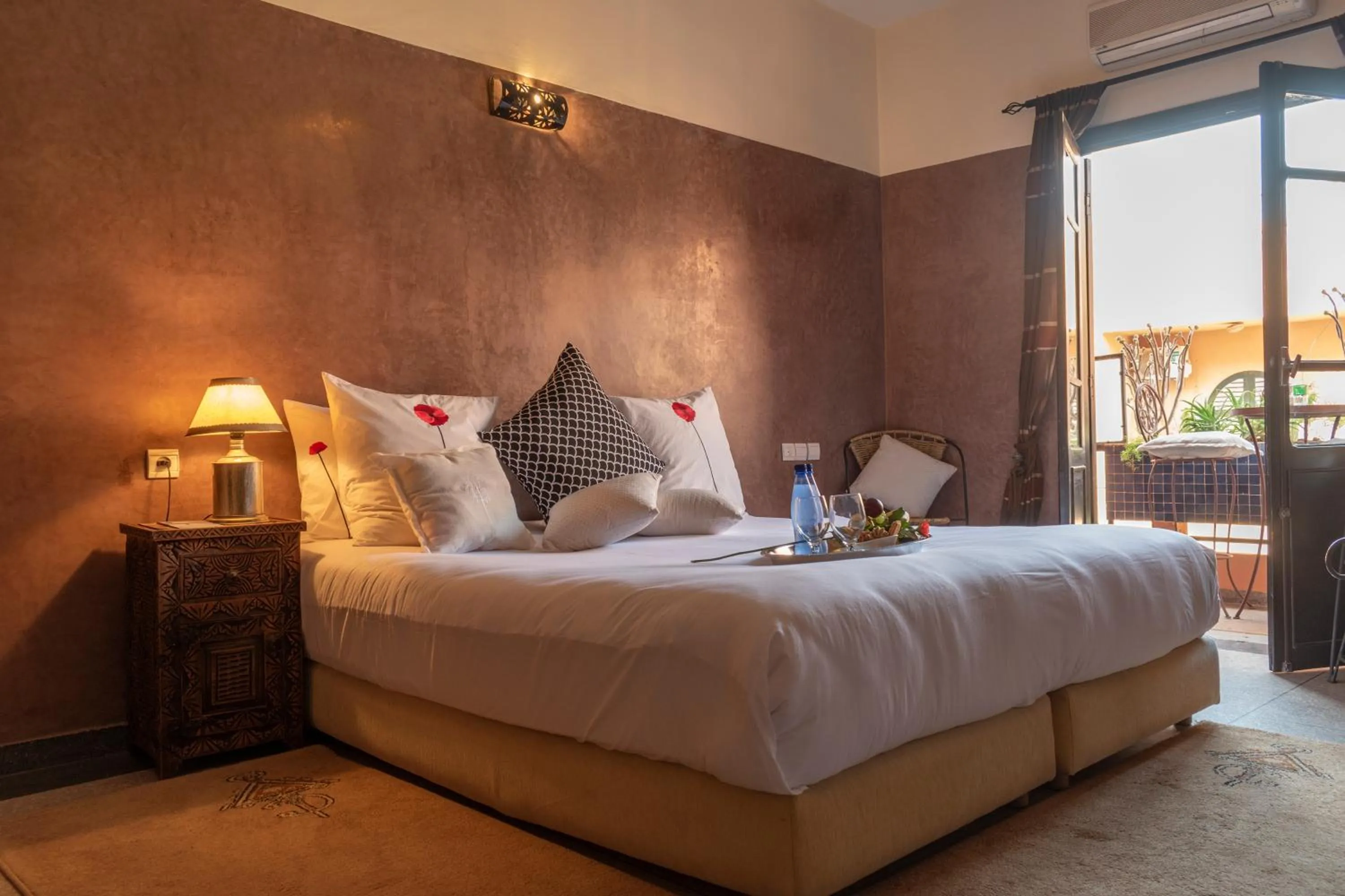 Bed in Villa Soraya Hammam & Jacuzzi