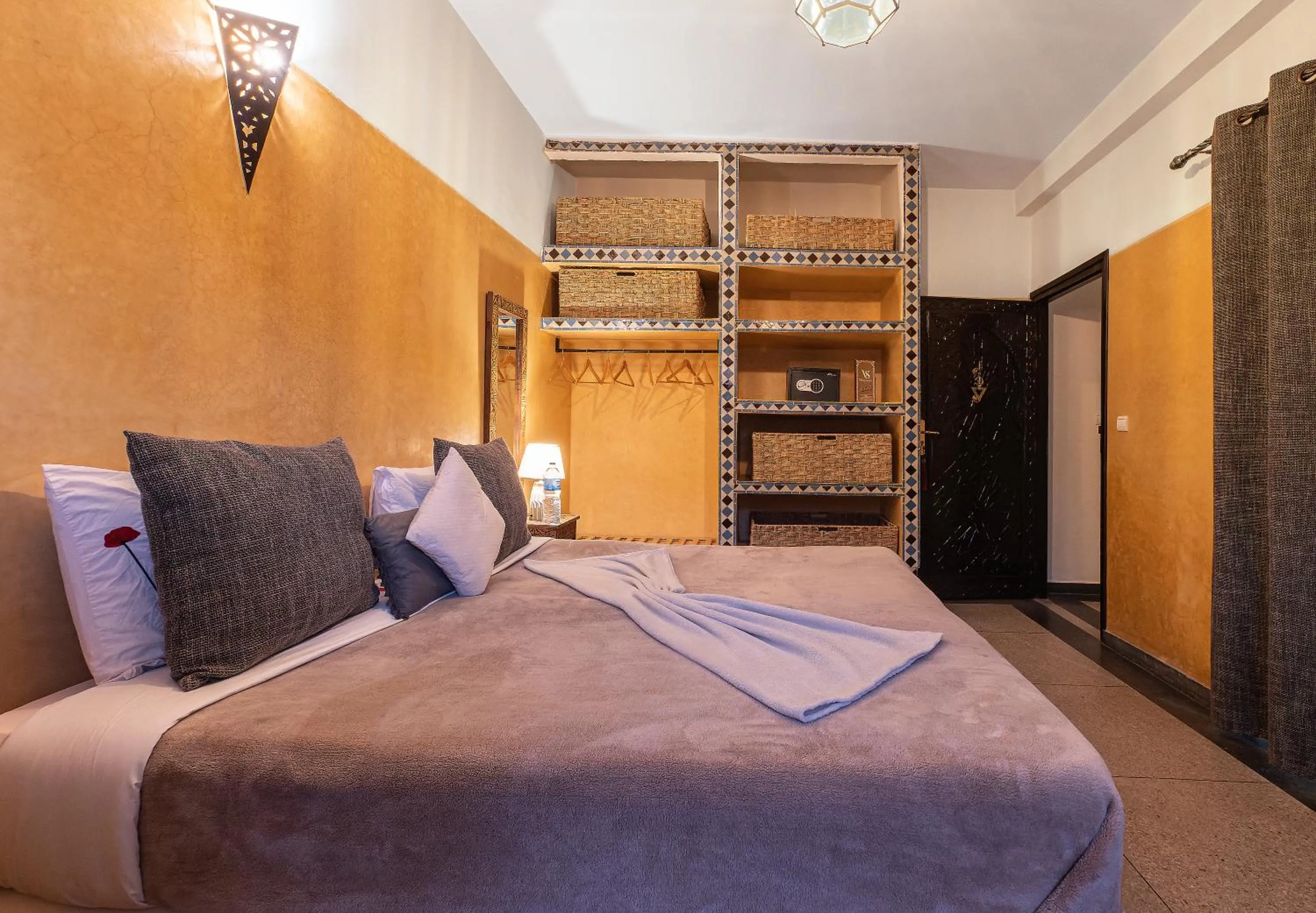 Bed in Villa Soraya Hammam & Jacuzzi