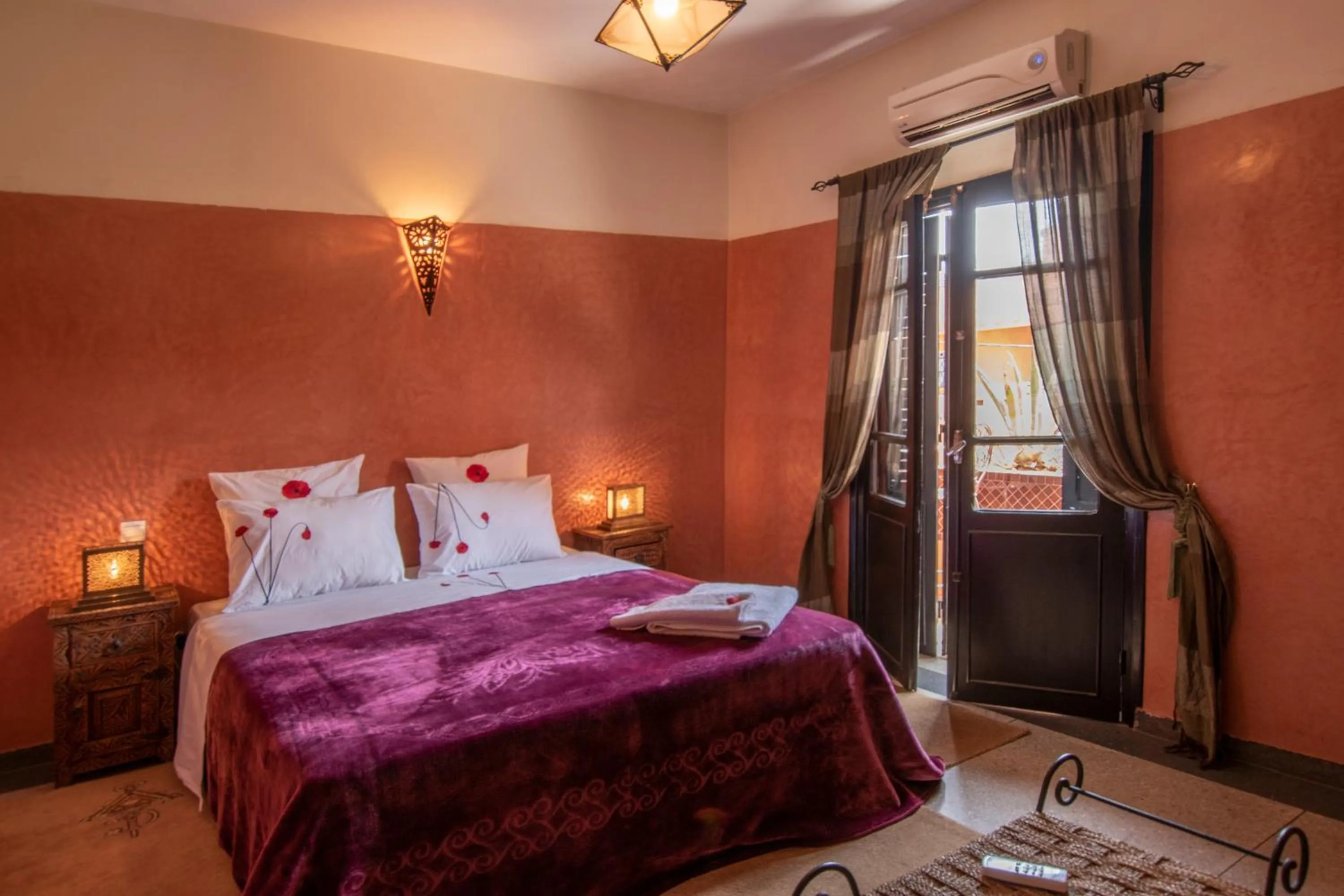 Bed in Villa Soraya Hammam & Jacuzzi