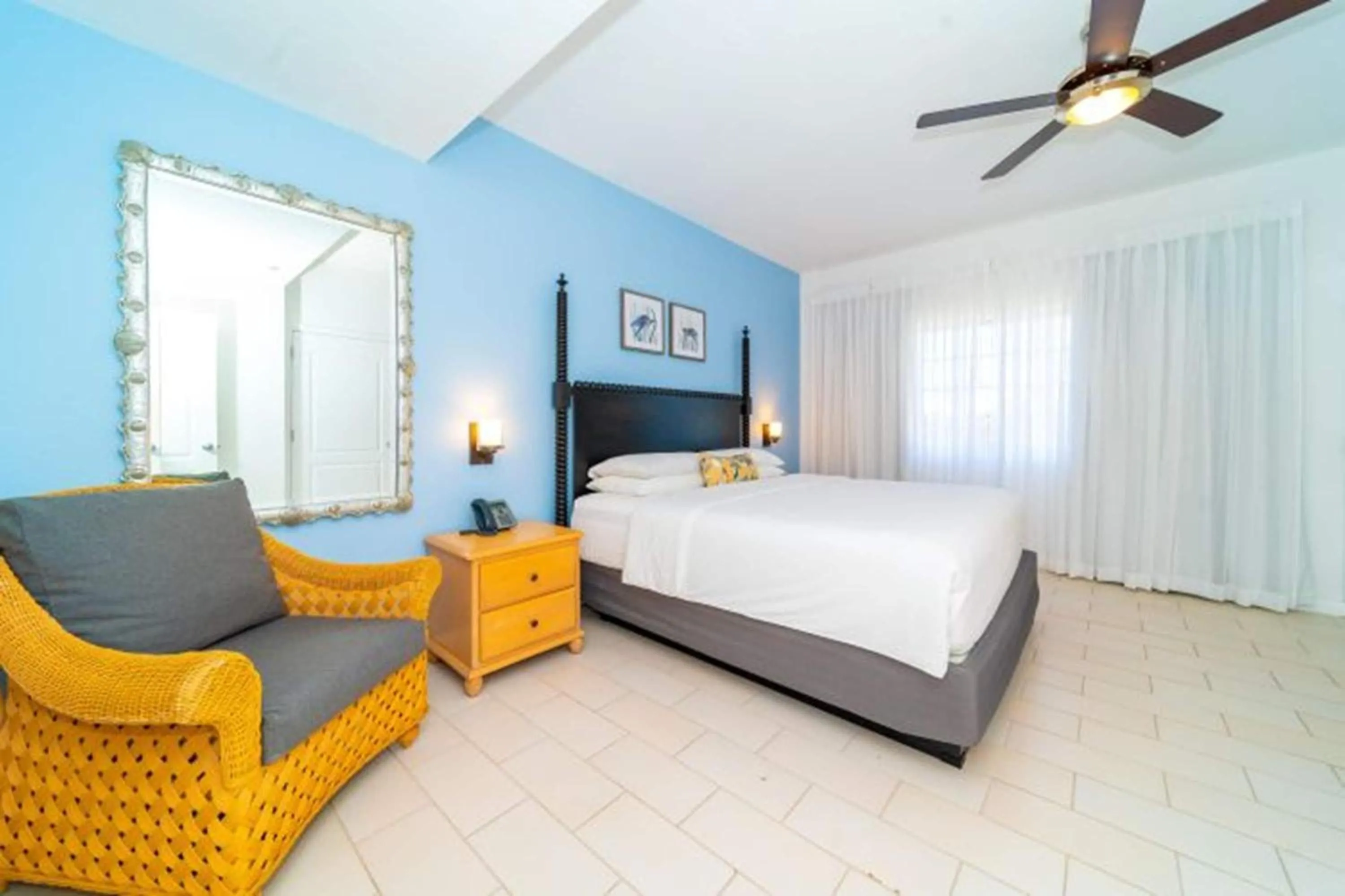 Photo of the whole room, Bed in Wyndham Reef Resort, Grand Cayman