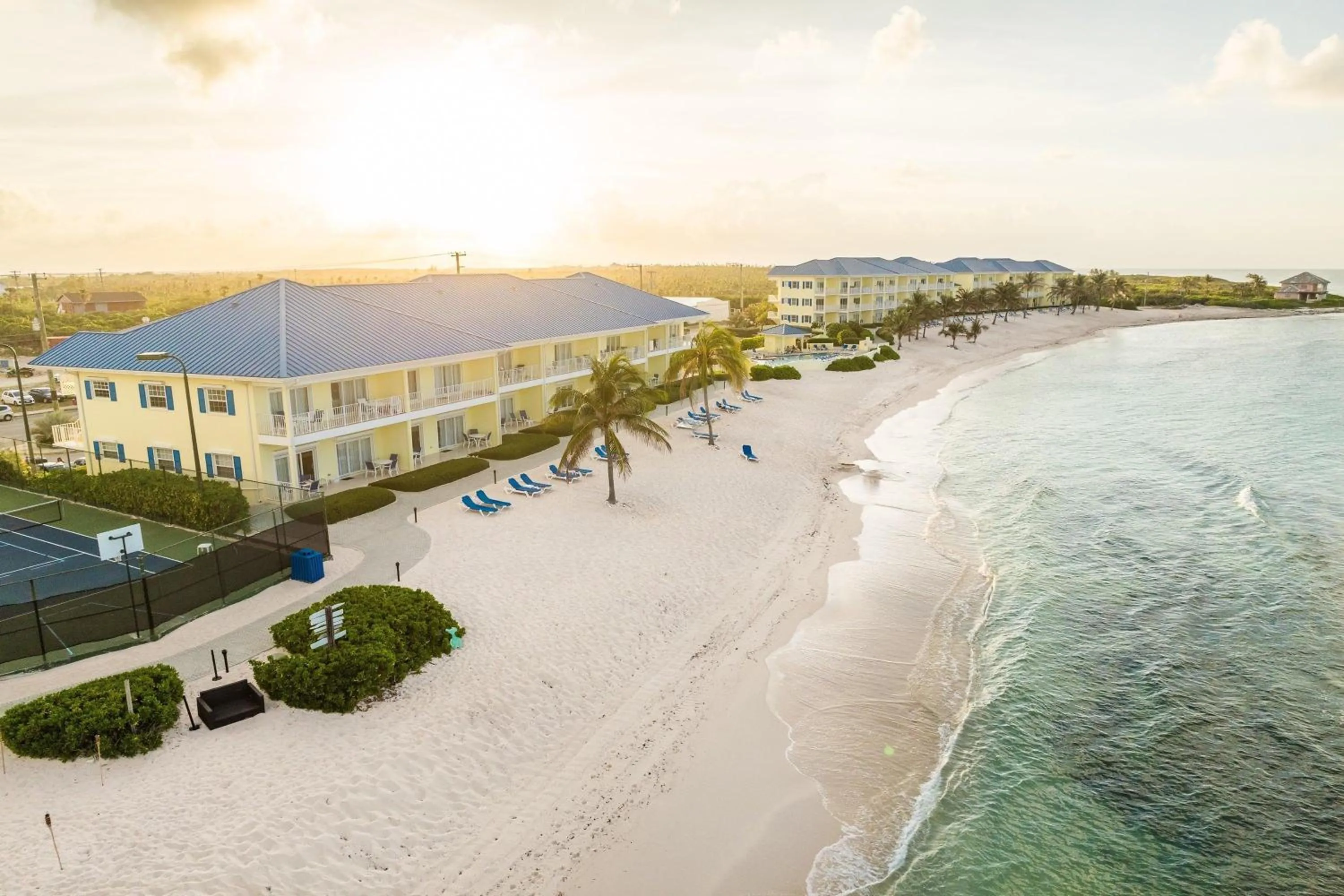 Tennis court in Wyndham Reef Resort, Grand Cayman