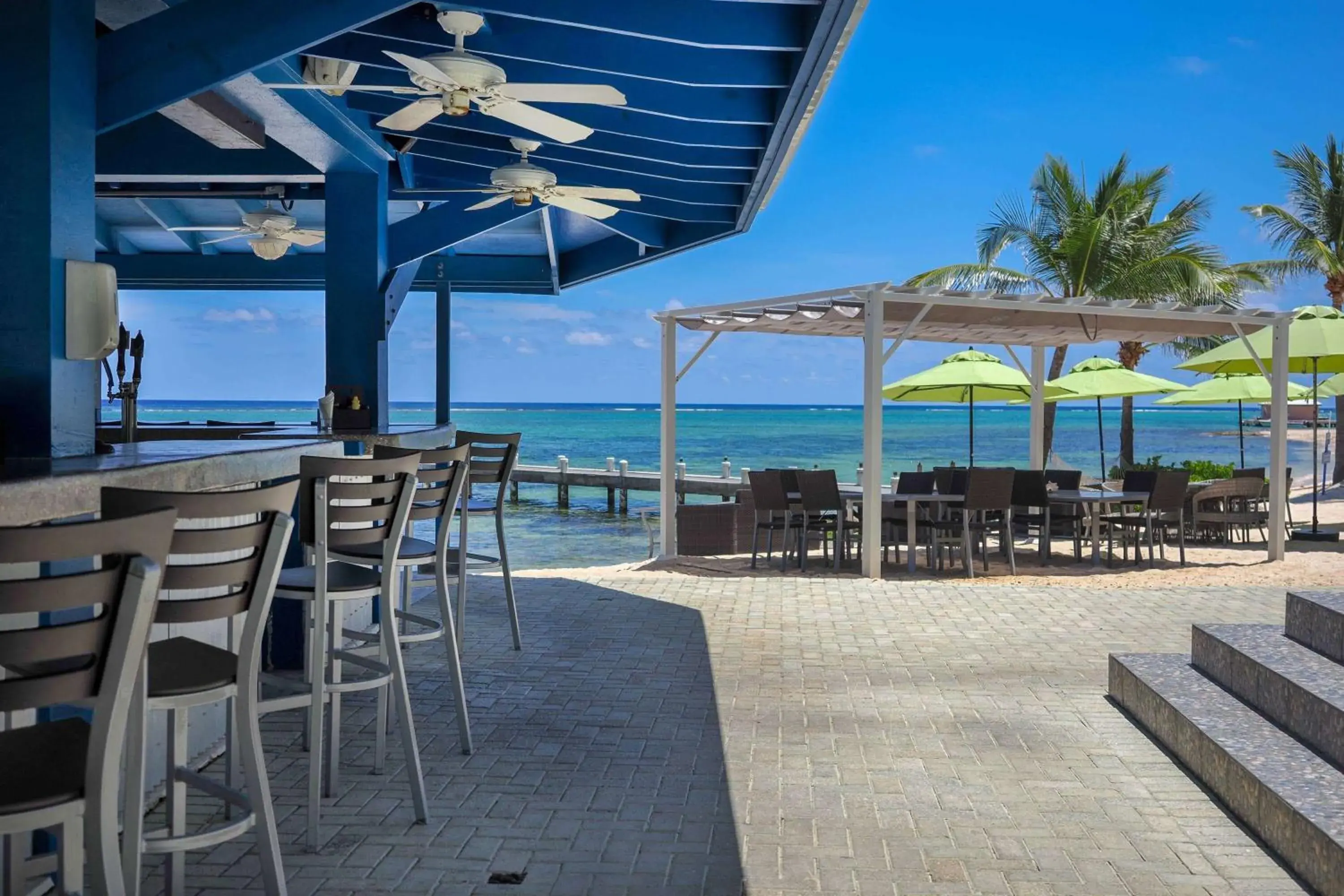 Lounge or bar in Wyndham Reef Resort, Grand Cayman Lounge or bar in Wyndham Reef Resort, Grand Cayman