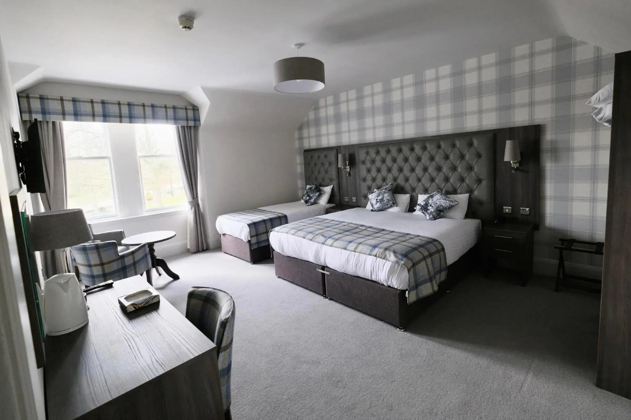 Photo of the whole room, Bed in Fife Lodge Hotel
