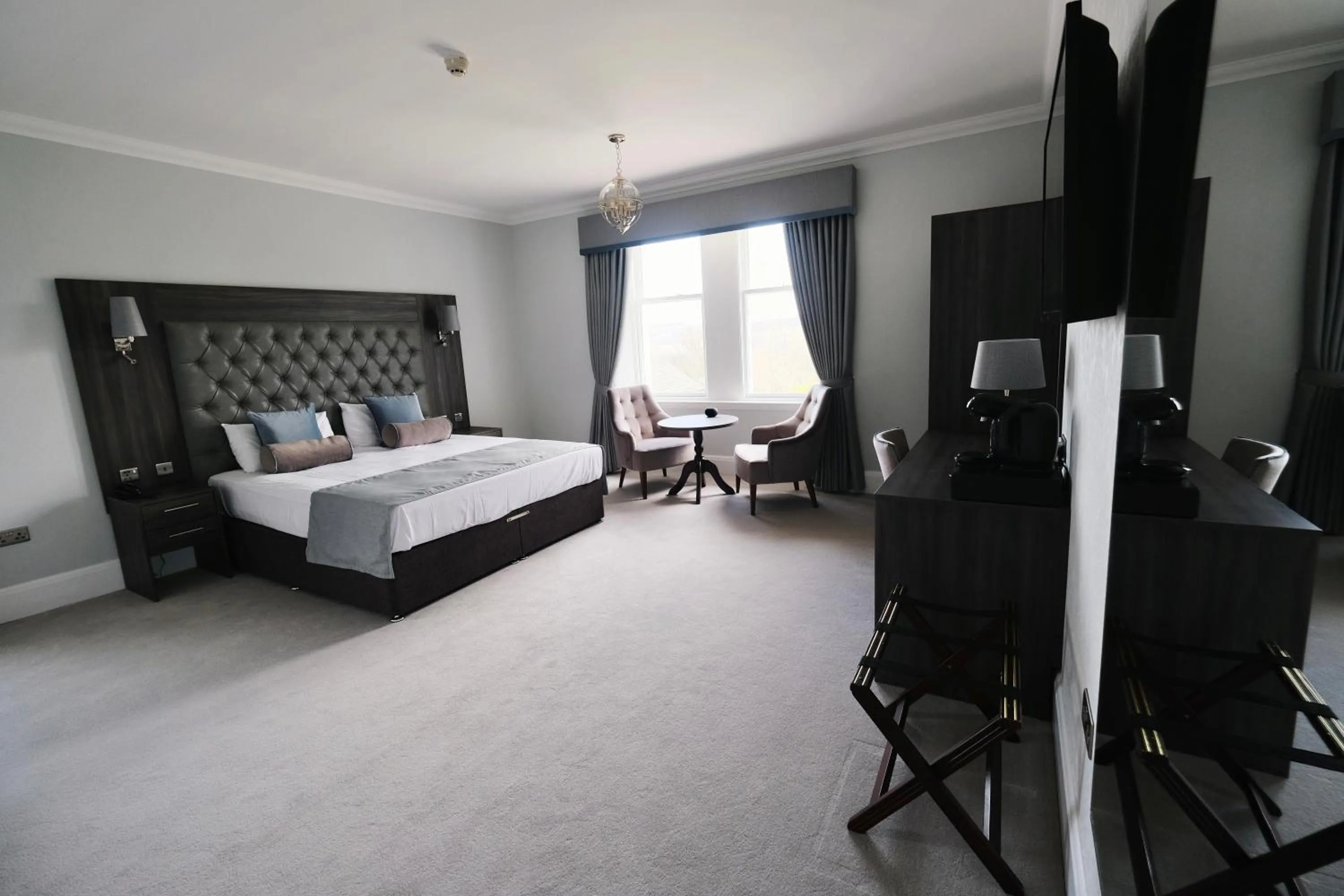 Photo of the whole room, Bed in Fife Lodge Hotel