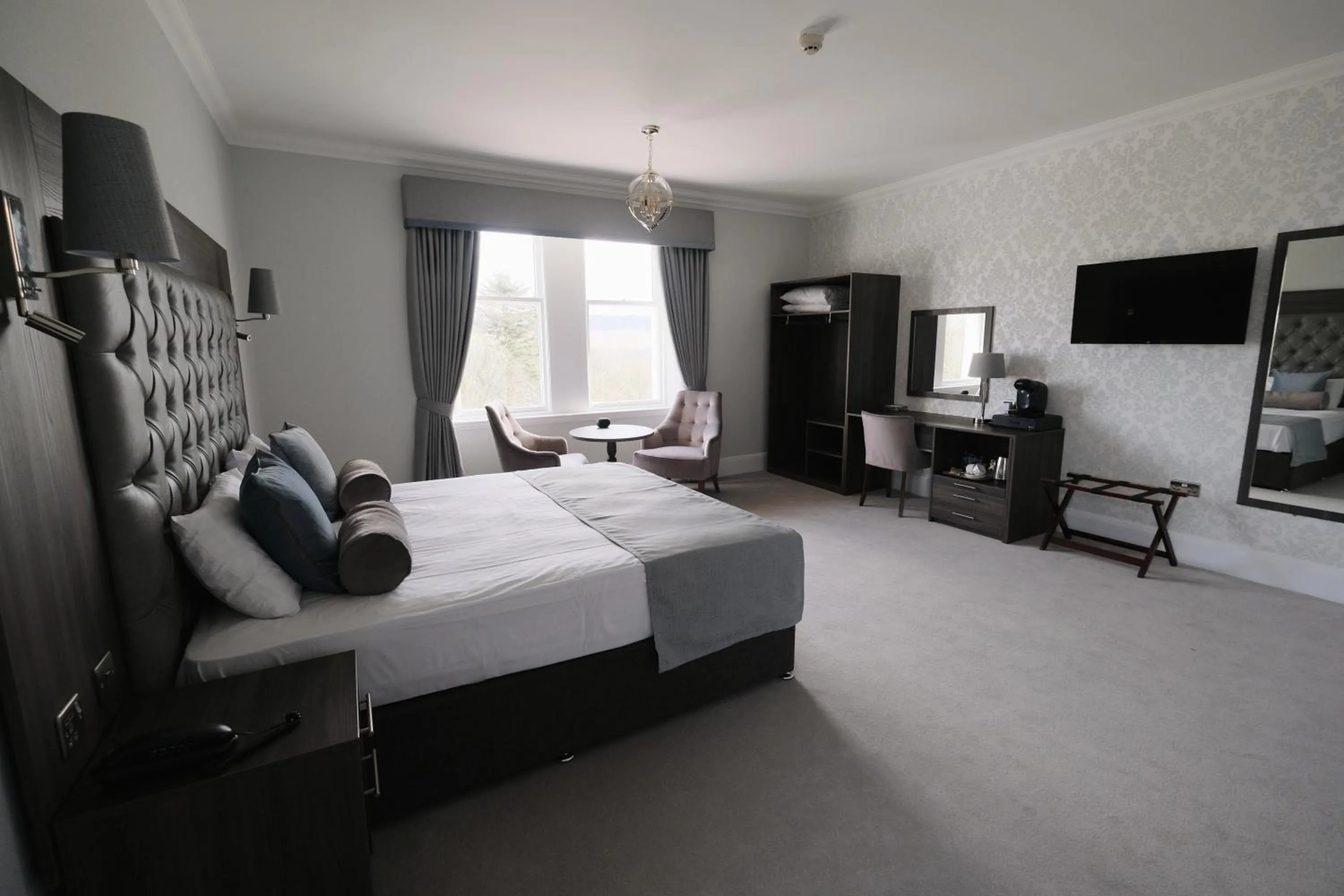 Bedroom, Bed in Fife Lodge Hotel