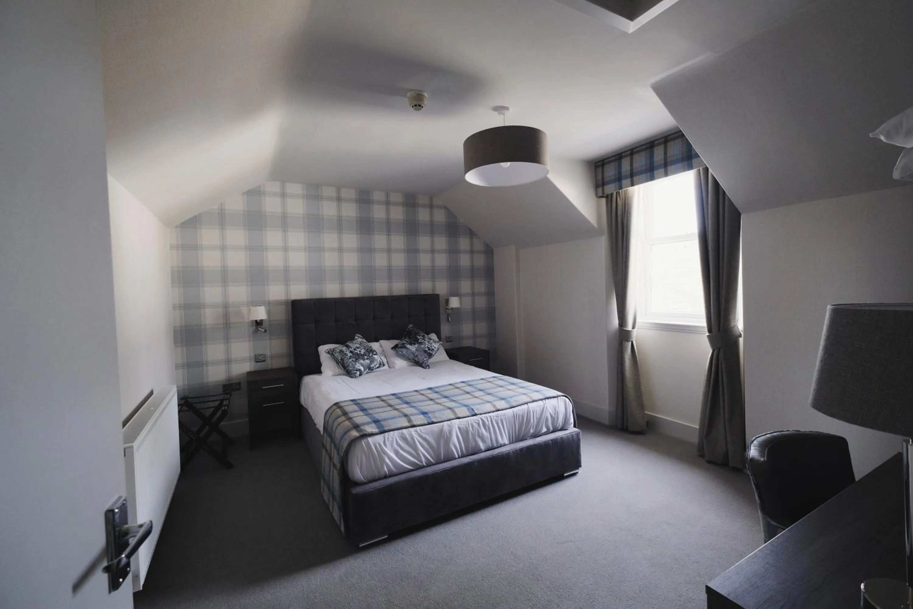 Bedroom, Bed in Fife Lodge Hotel