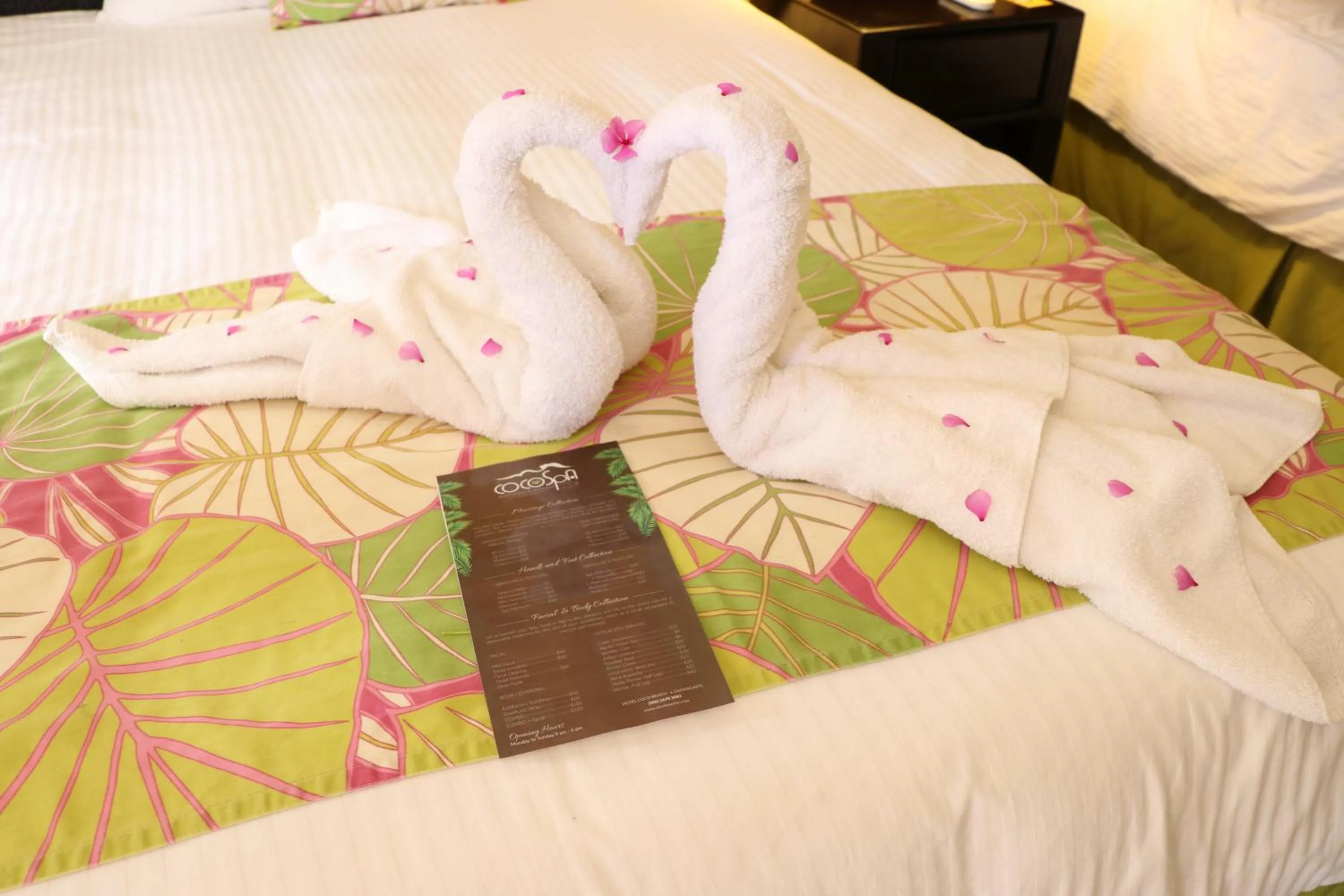 Bedroom, Bed in Coco Beach Hotel