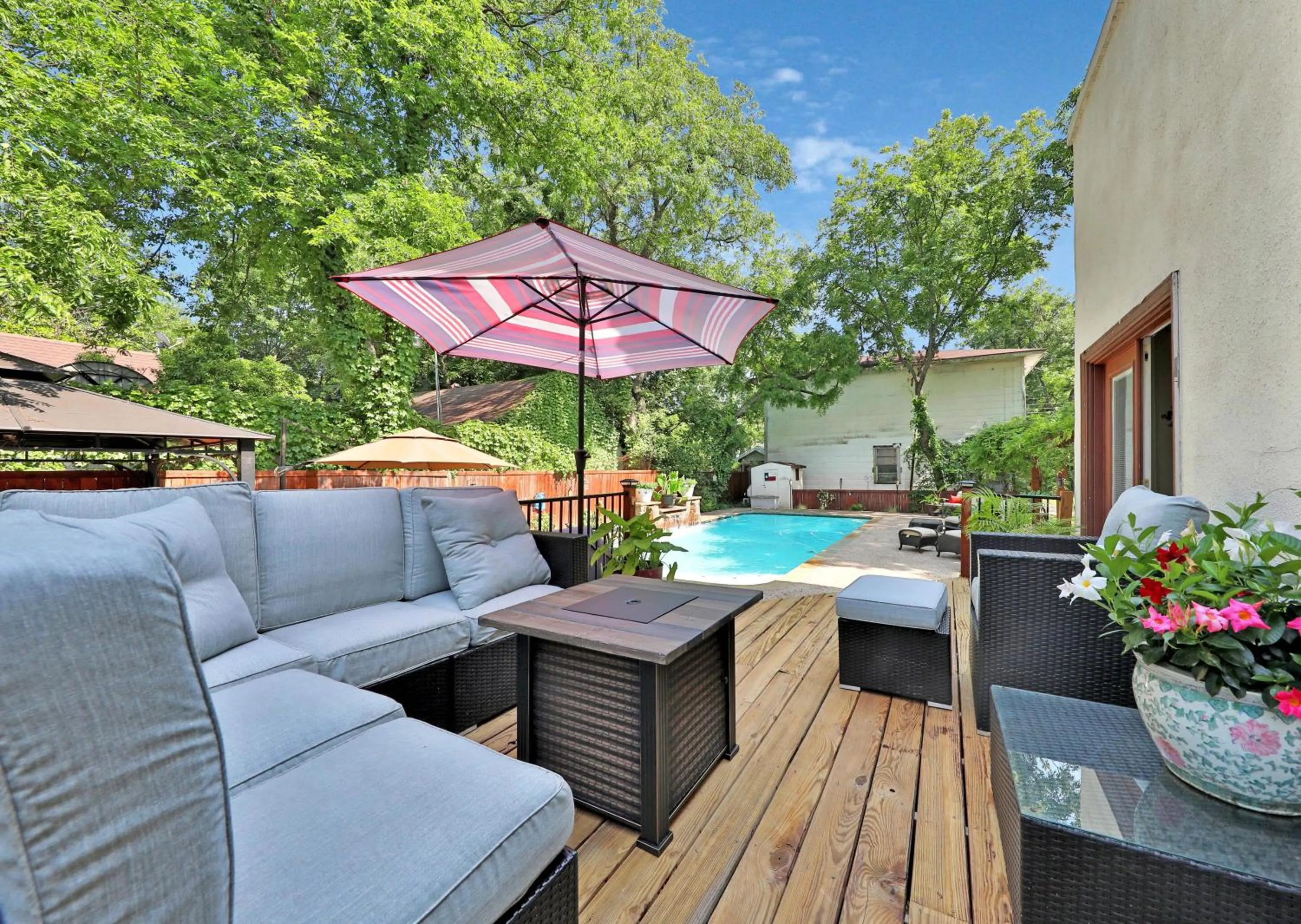 Pool view in The Lancaster Manor Bed and Breakfast