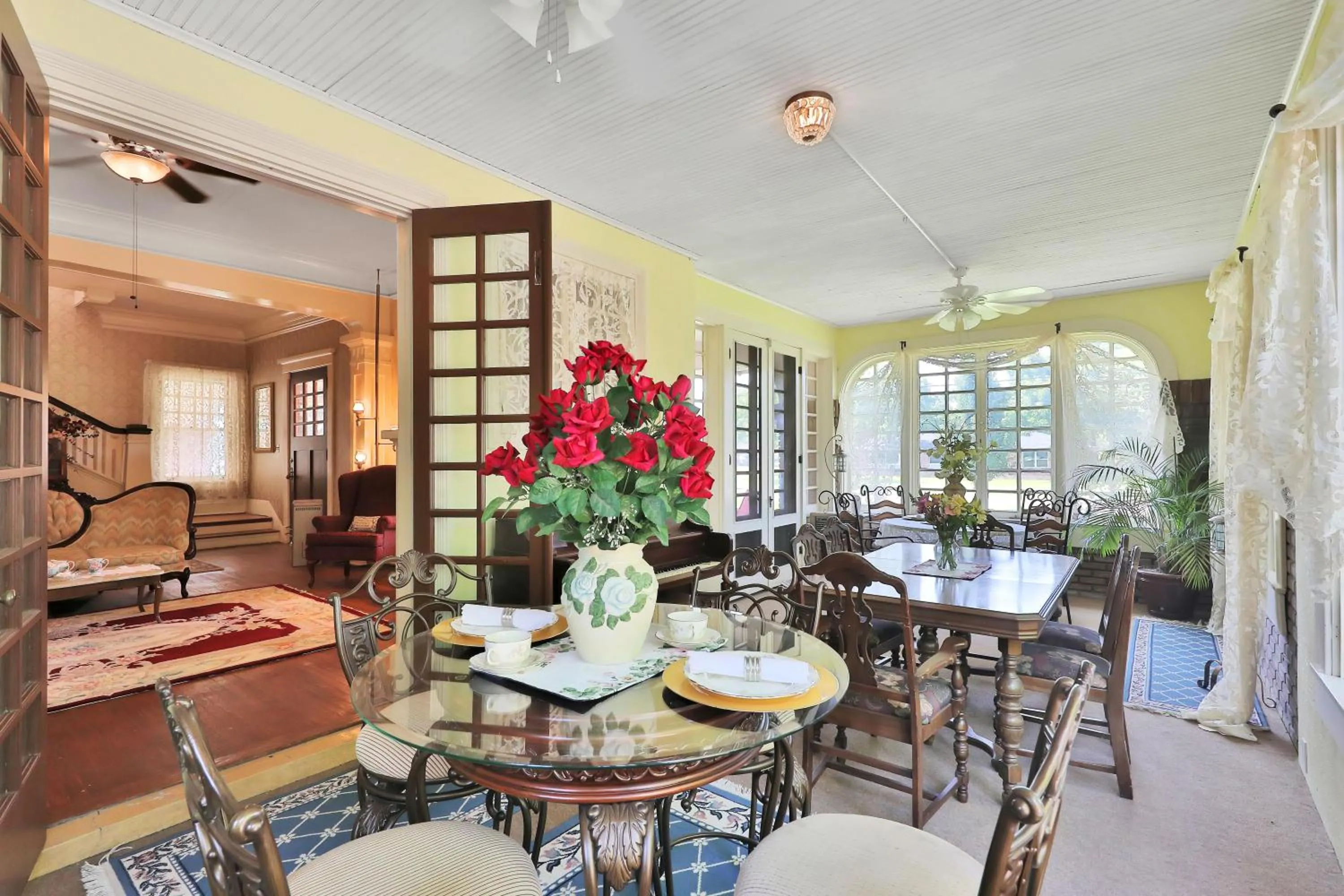 Dining area in The Lancaster Manor Bed and Breakfast