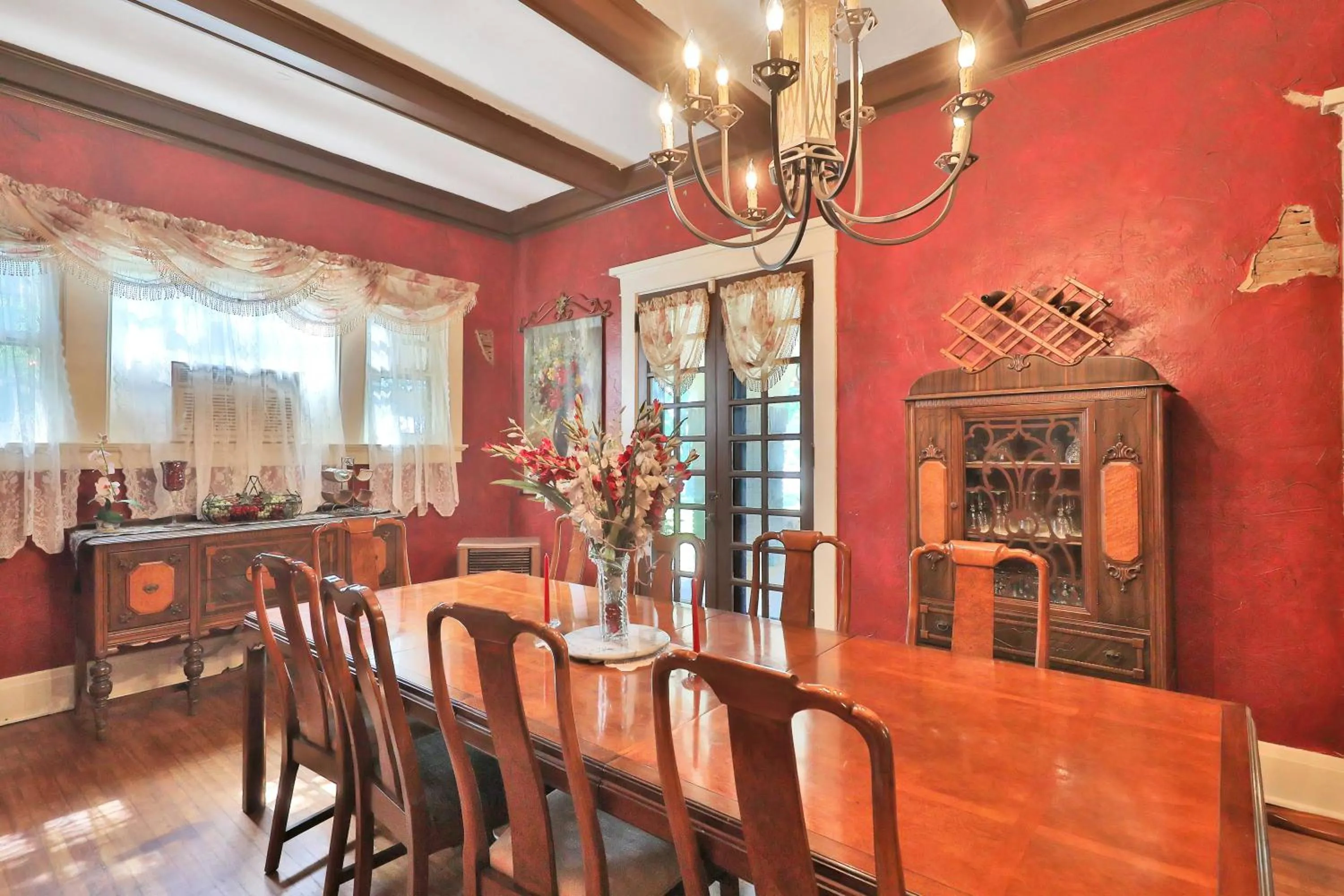 Dining area in The Lancaster Manor Bed and Breakfast