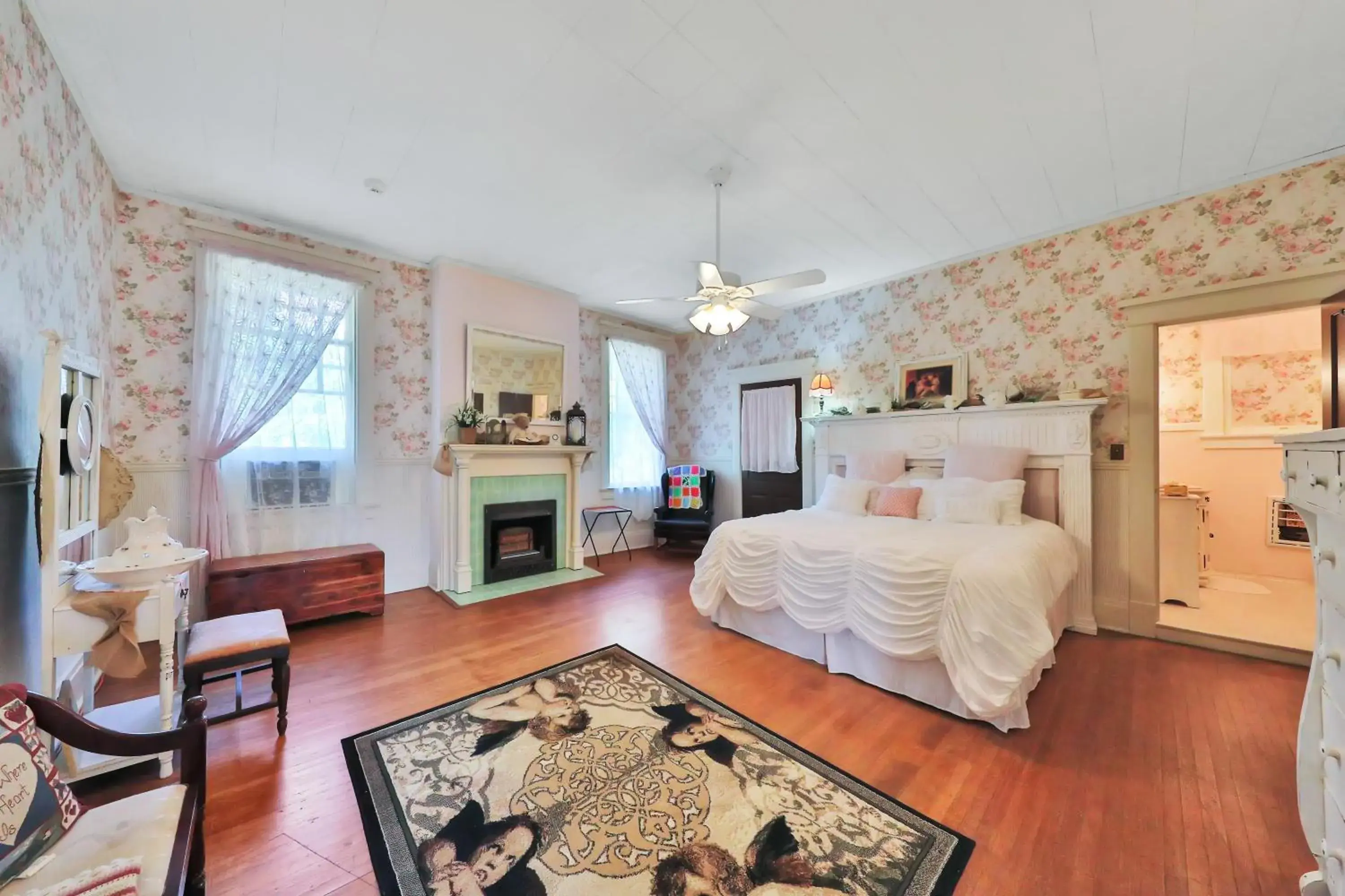 Superior King Room in The Lancaster Manor Bed and Breakfast Superior King Room in The Lancaster Manor Bed and Breakfast