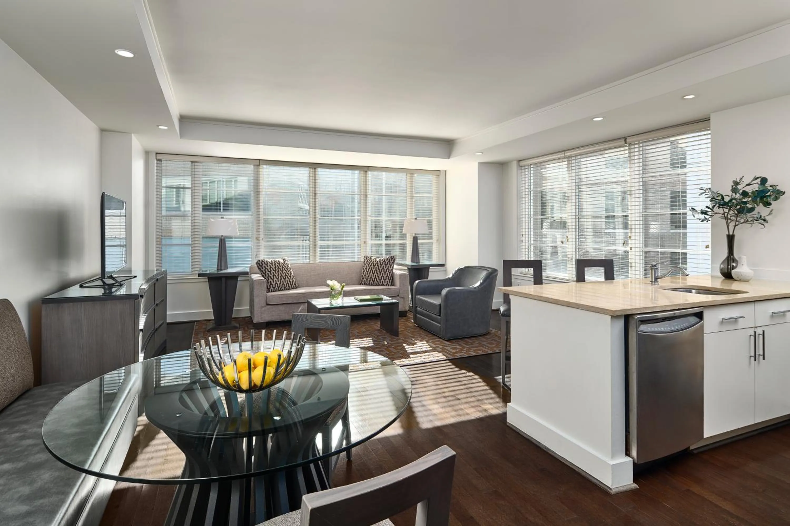 Kitchen or kitchenette in AKA White House