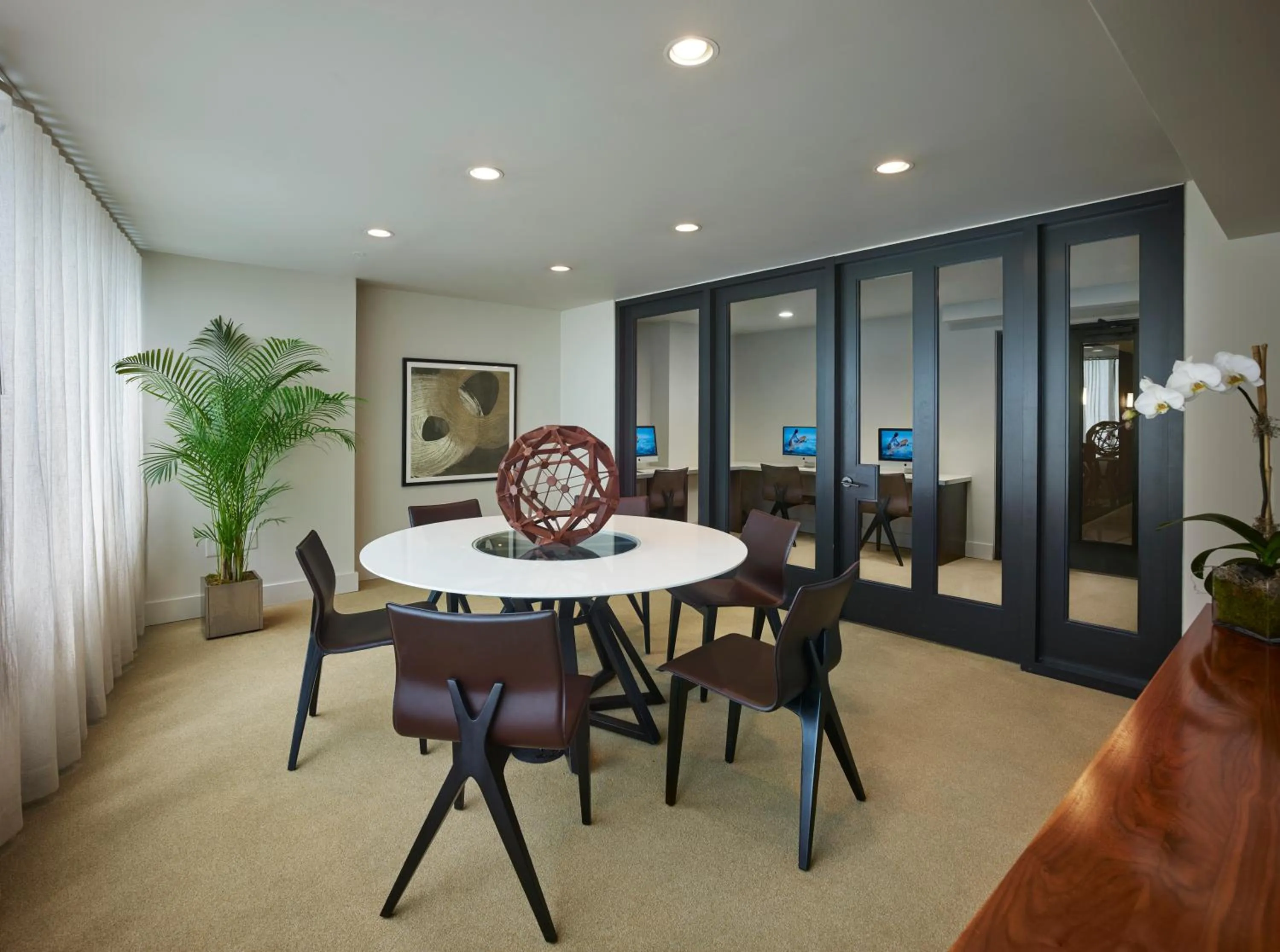 Business facilities in AKA White House