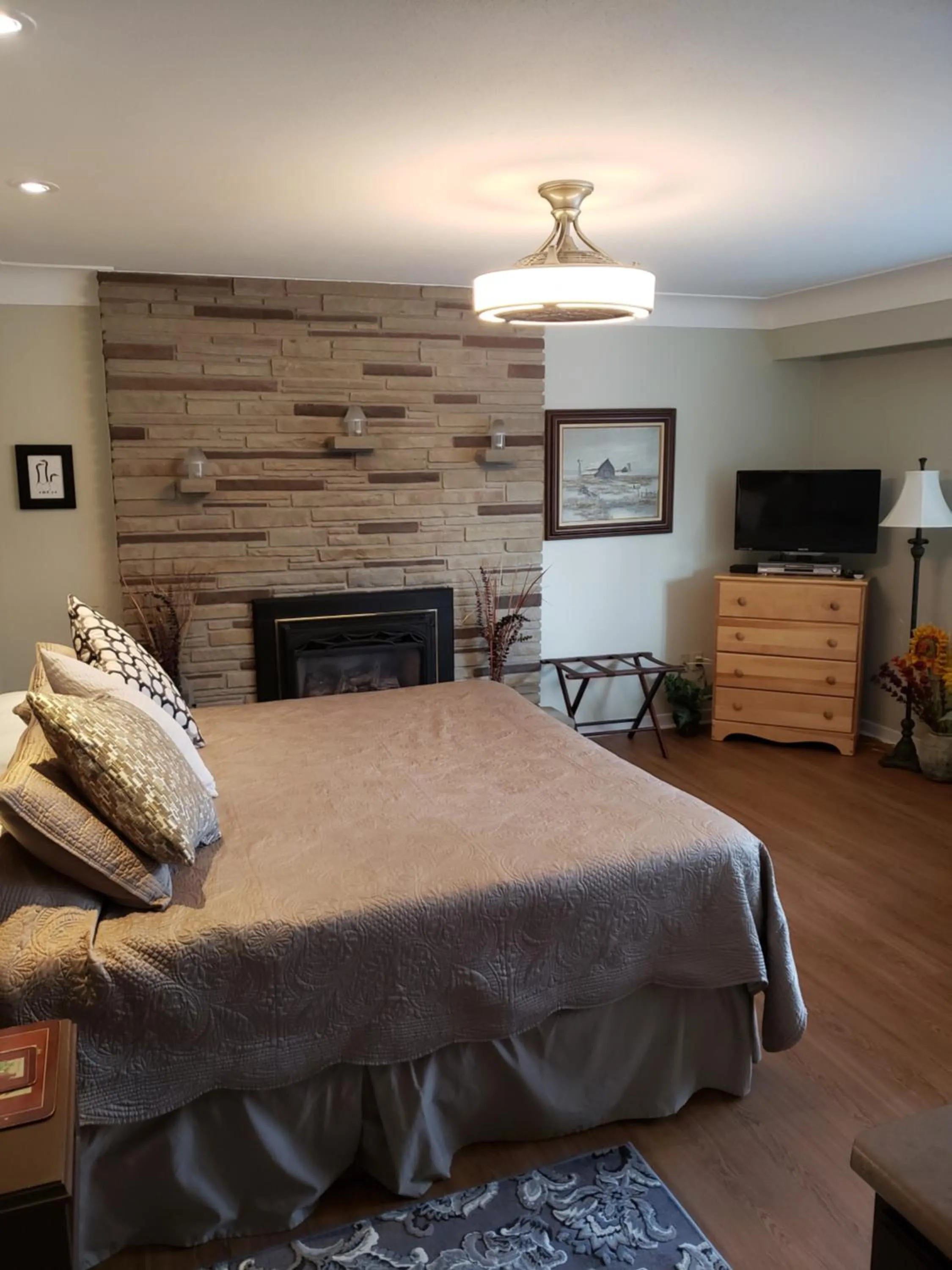 Deluxe King Room in 627 on King B&B