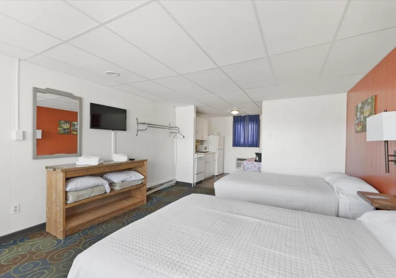 Kitchen or kitchenette in Blue Wave Inn - Ocean City