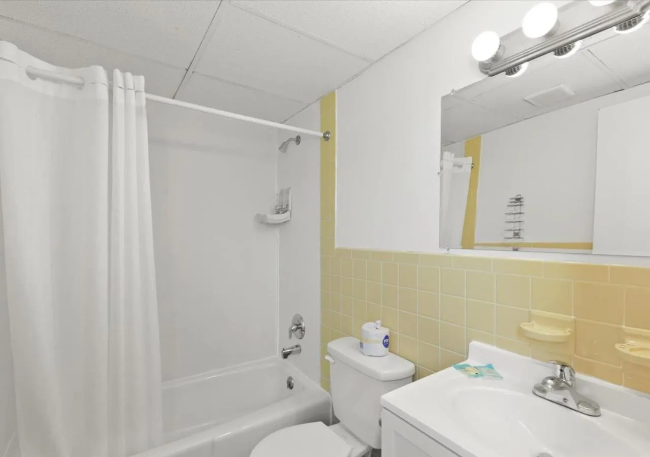 Bathroom in Blue Wave Inn - Ocean City