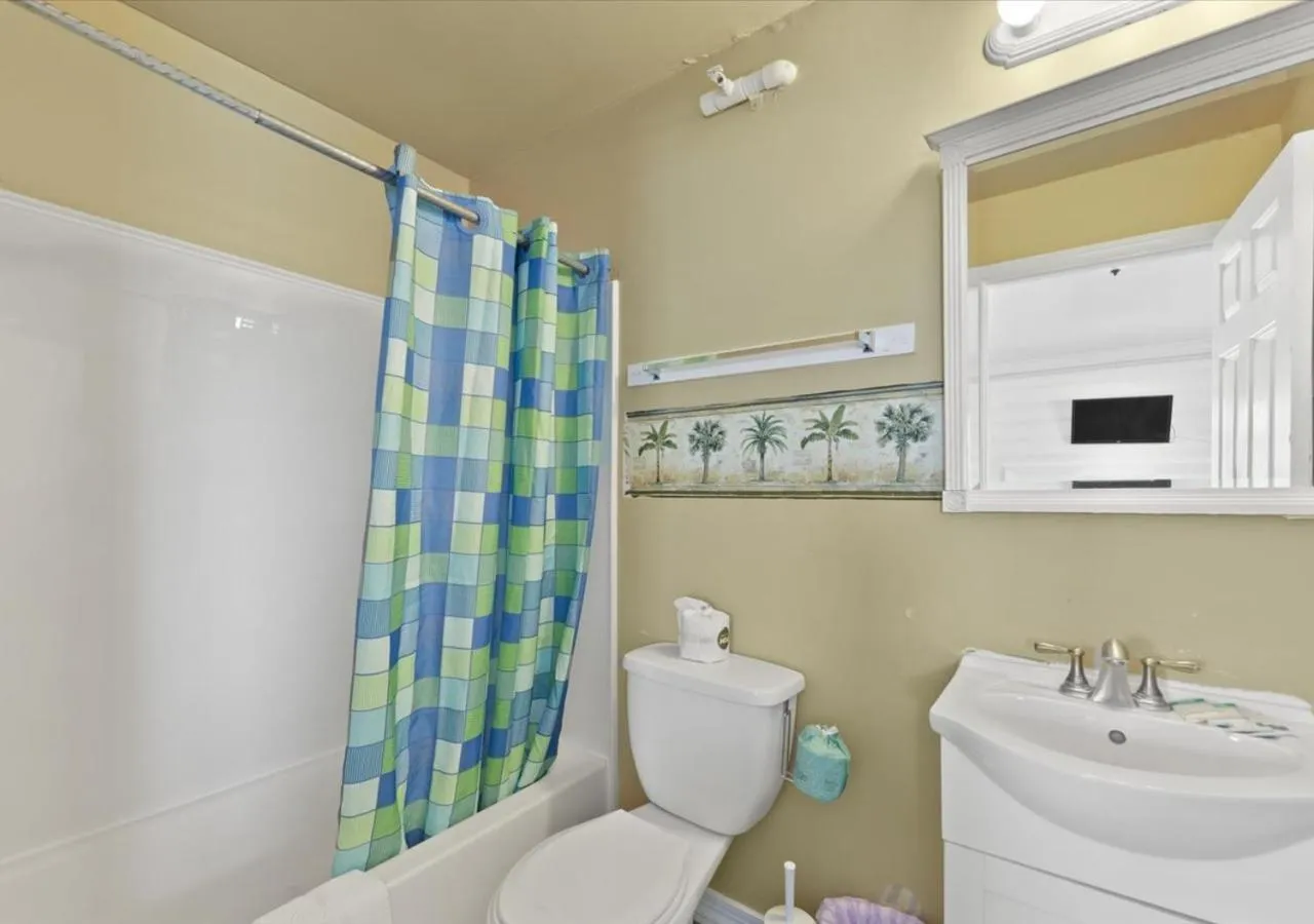 Bathroom in Blue Wave Inn - Ocean City