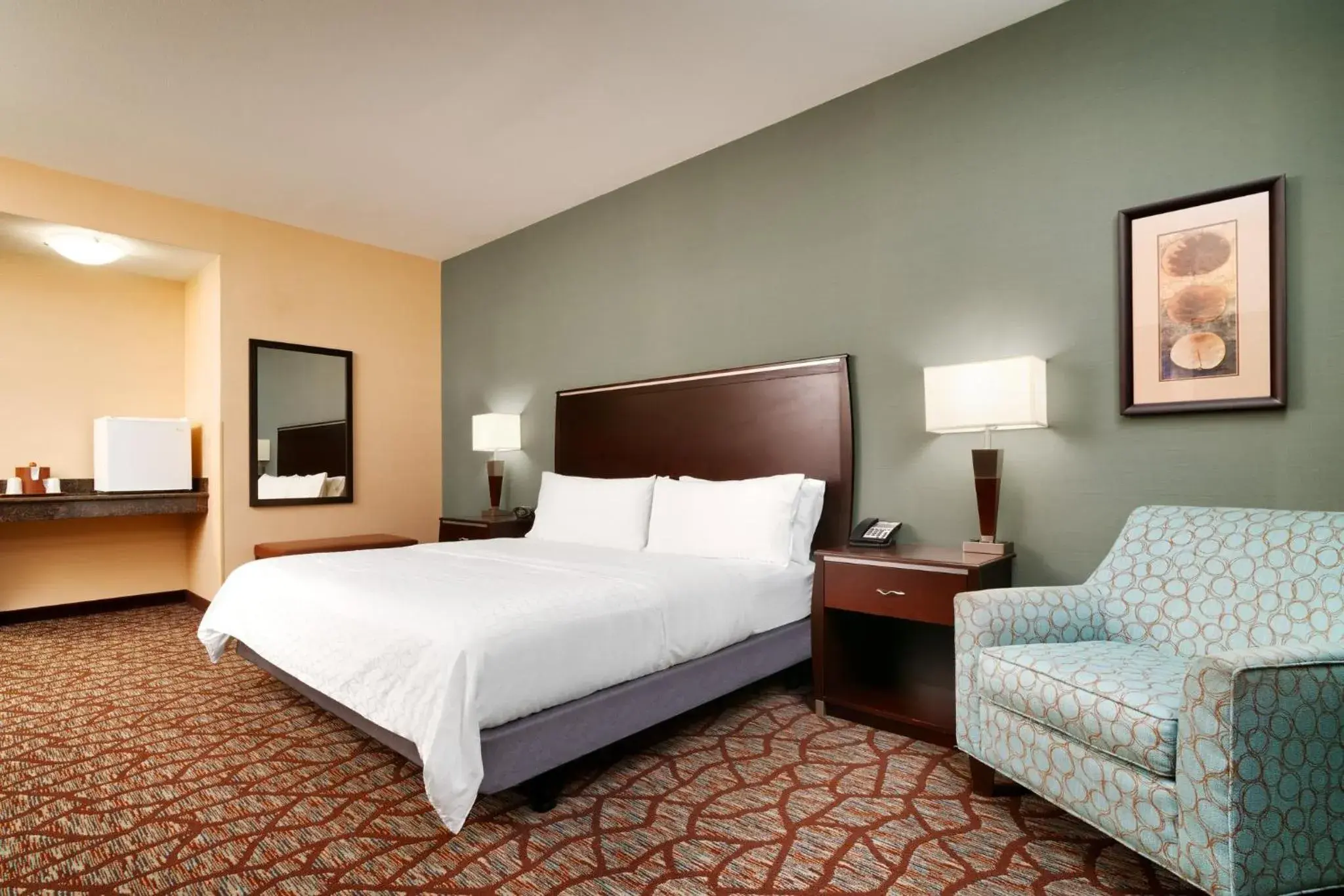 Standard King Room with Roll-in Shower - Mobility Accessible in Holiday Inn Express Hotel & Suites Butte by IHG Standard King Room with Roll-in Shower - Mobility Accessible in Holiday Inn Express Hotel & Suites Butte by IHG