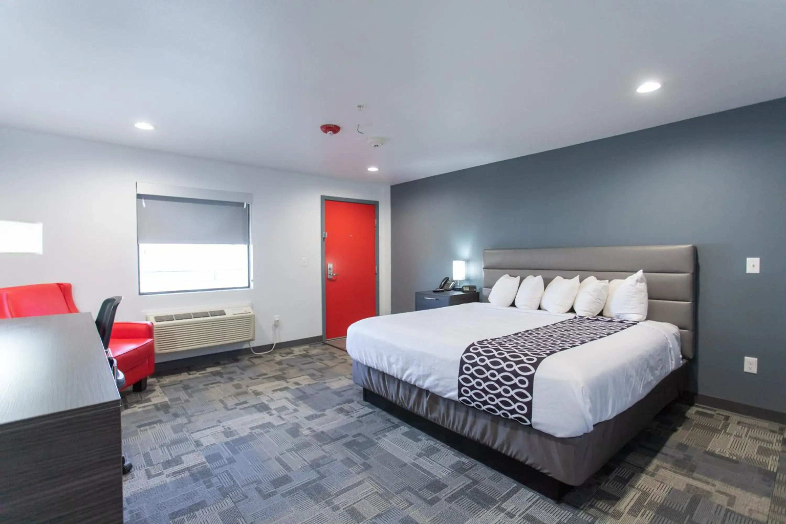 Bedroom, Bed in Post Time Inn Bedroom, Bed in Post Time Inn