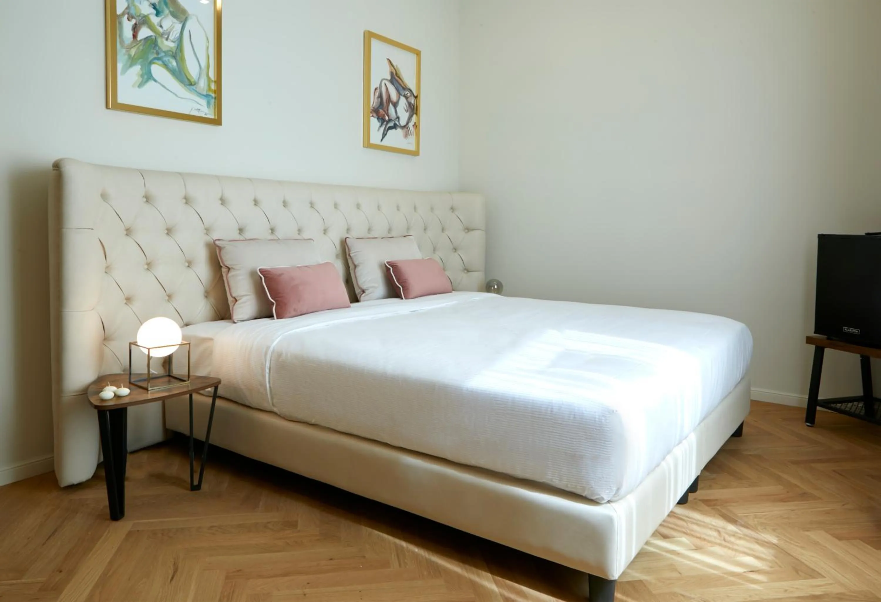 Photo of the whole room, Bed in Casa Vittoria Napoli - Santa Lucia