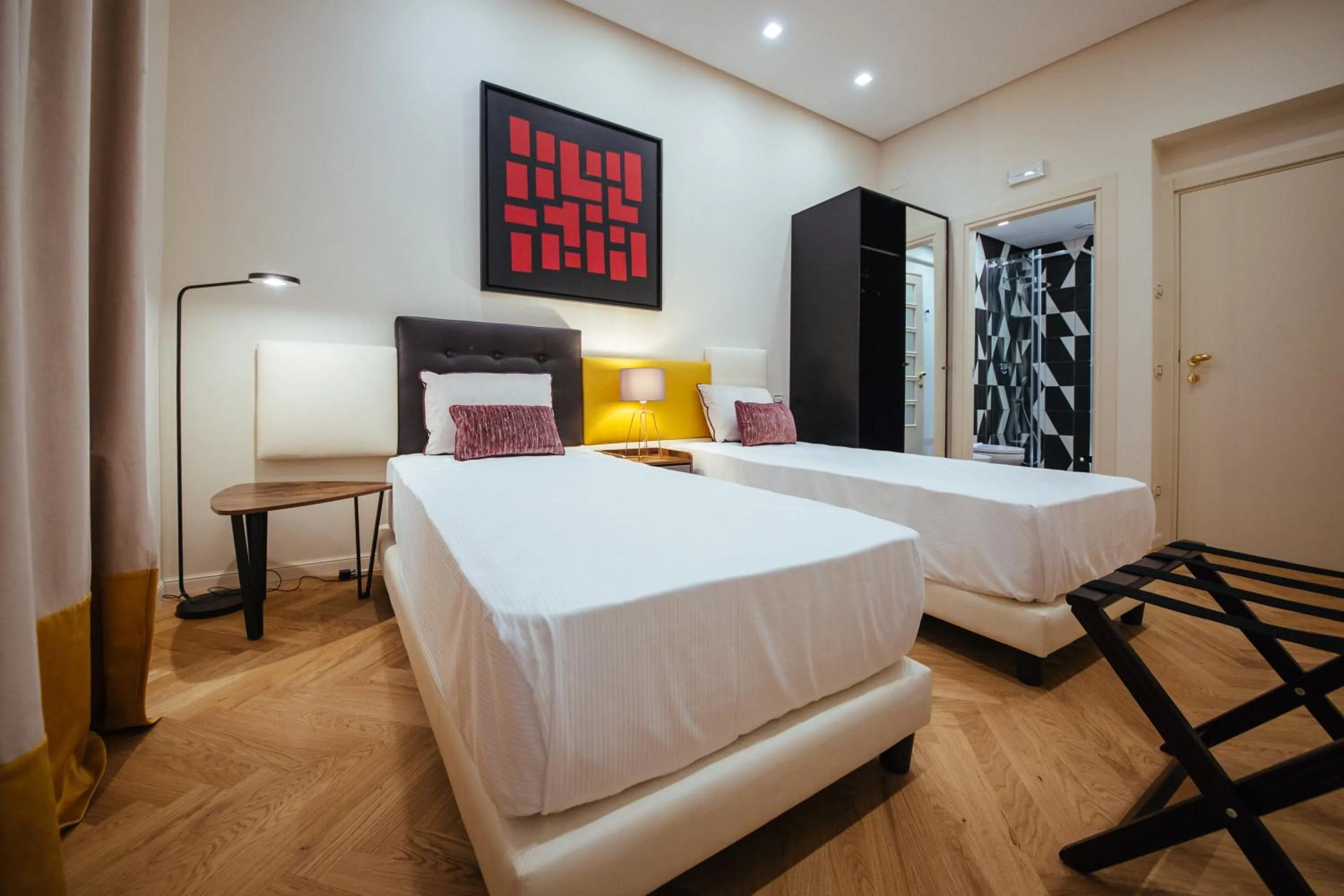 Photo of the whole room, Bed in Casa Vittoria Napoli - Santa Lucia