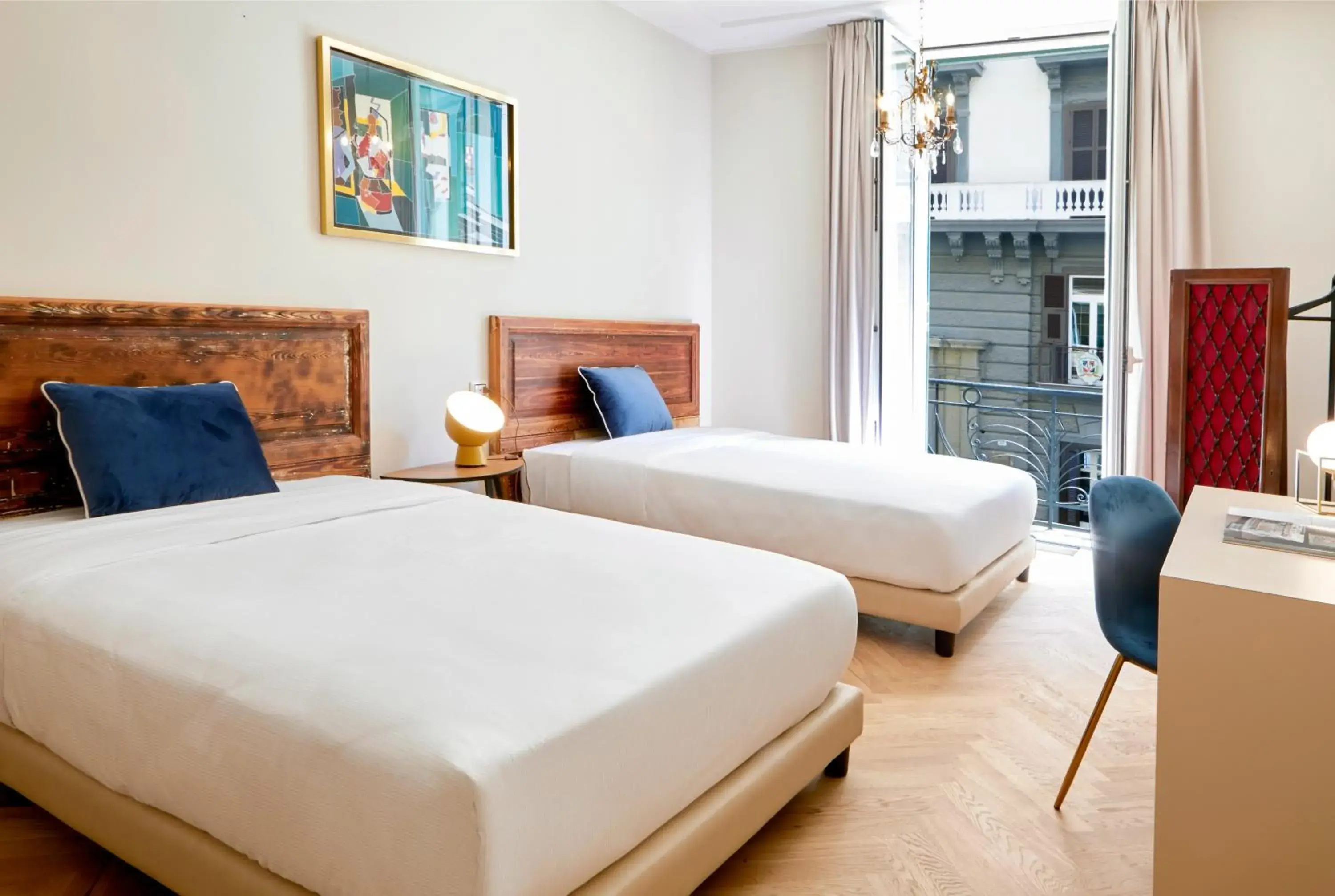 Large Twin Room - single occupancy in Casa Vittoria Napoli - Santa Lucia Large Twin Room - single occupancy in Casa Vittoria Napoli - Santa Lucia