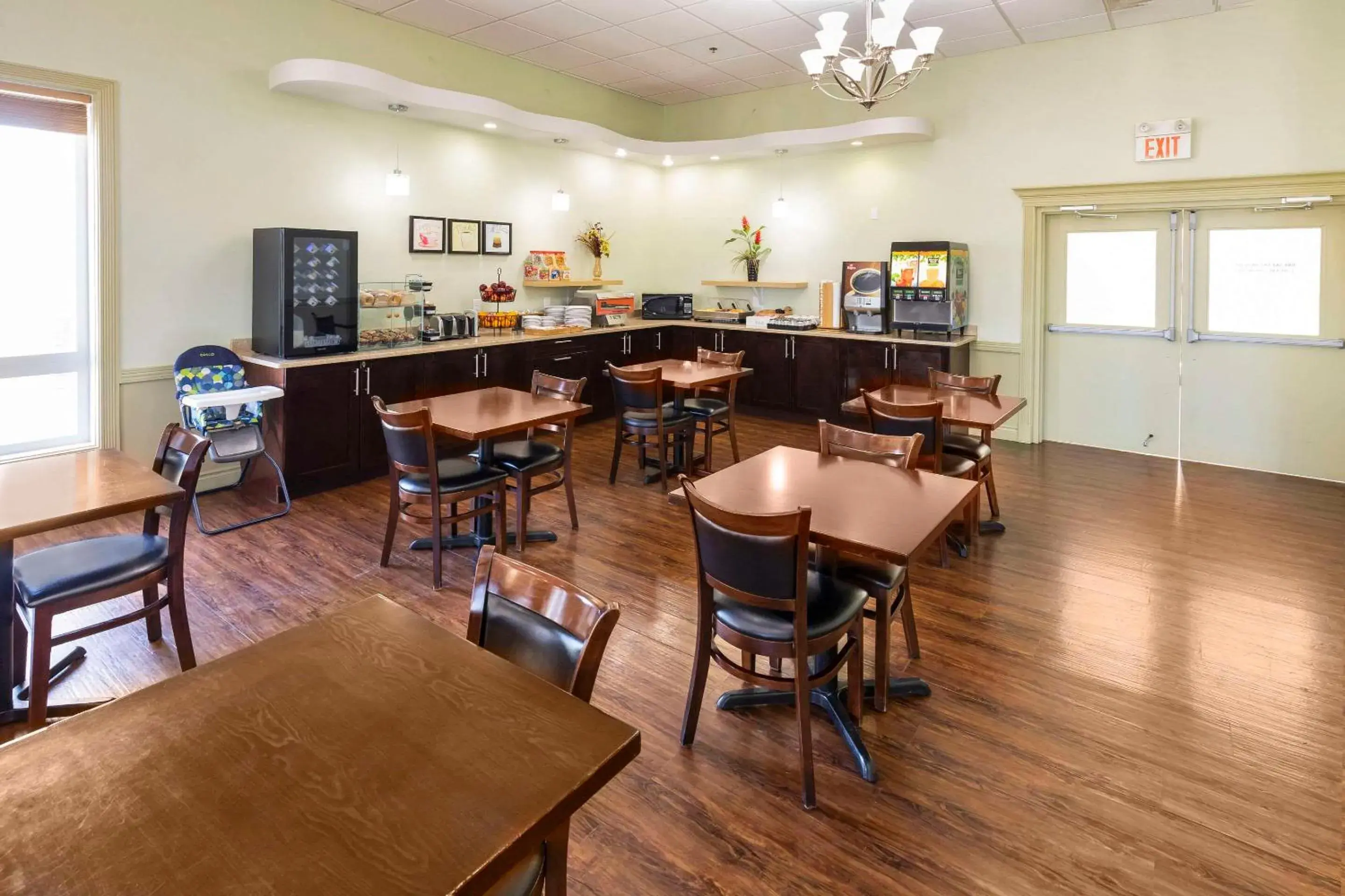 Breakfast in Quality Inn & Suites Breakfast in Quality Inn & Suites