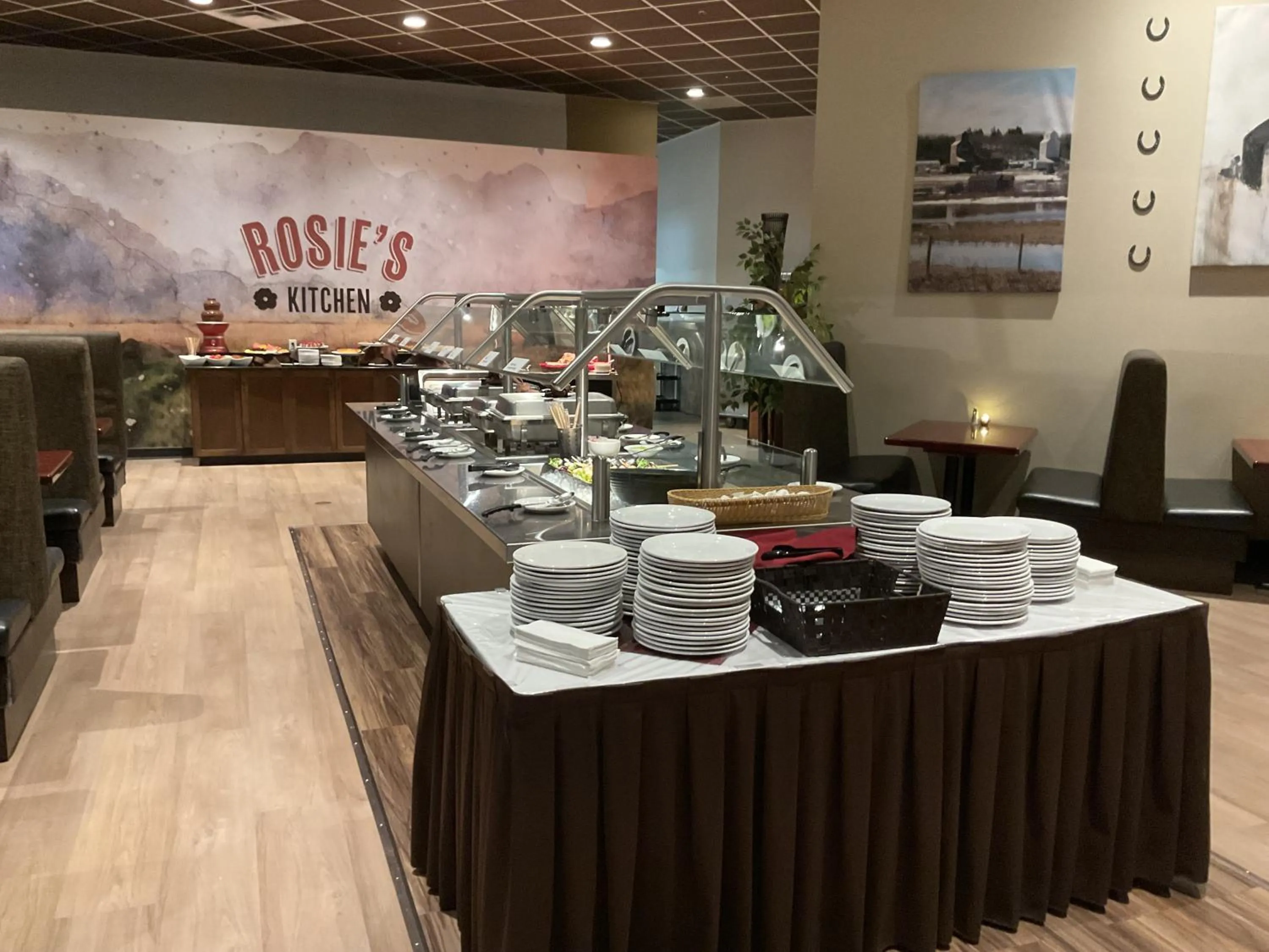 Restaurant/places to eat in Camrose Resort Hotel