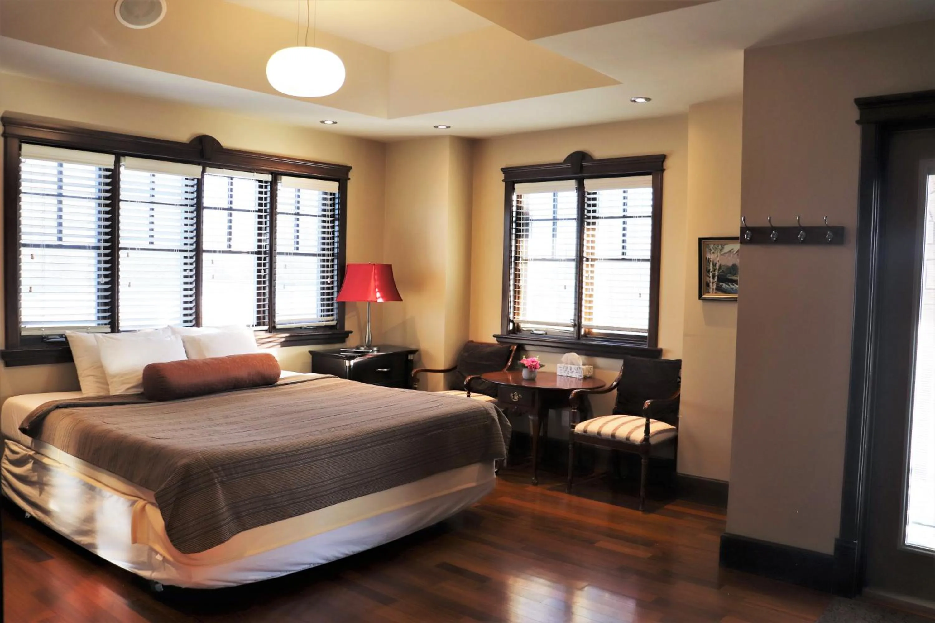 Bed in Westmount River Inn