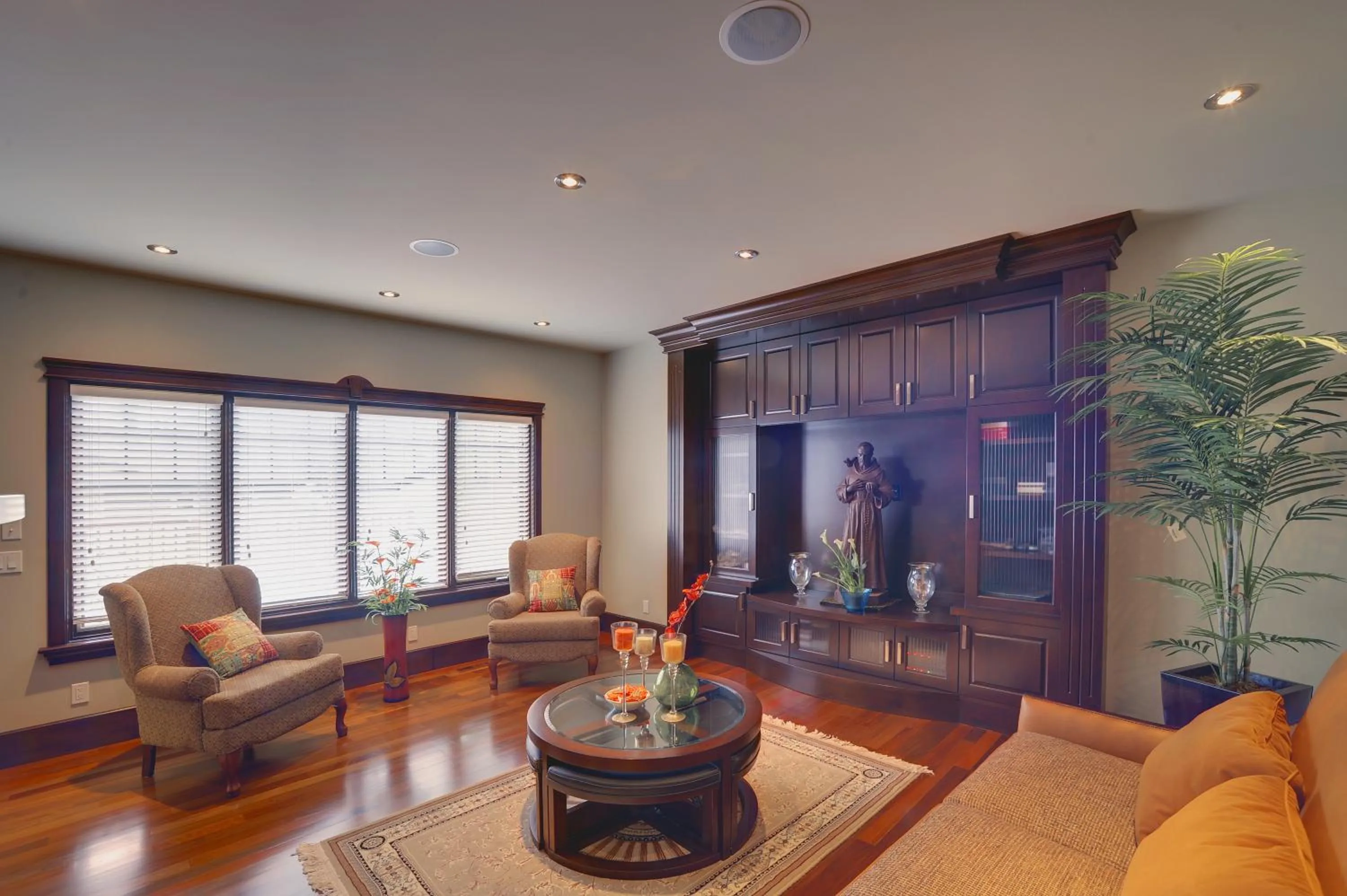 Living room in Westmount River Inn