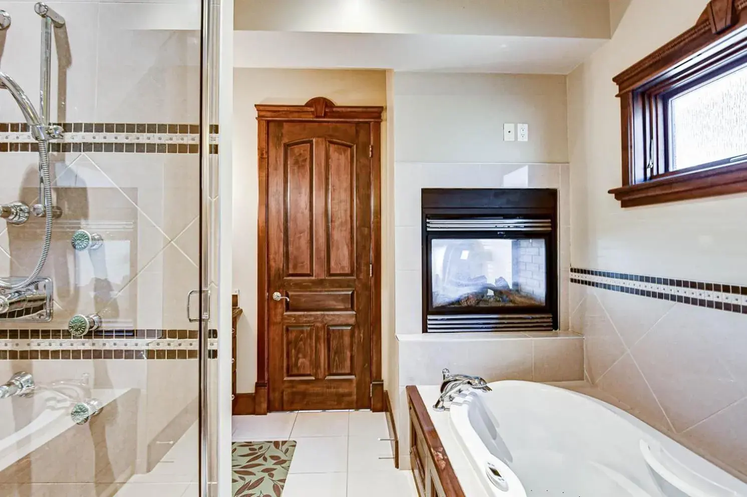 Superior queen with spa bath in Westmount River Inn Superior queen with spa bath in Westmount River Inn