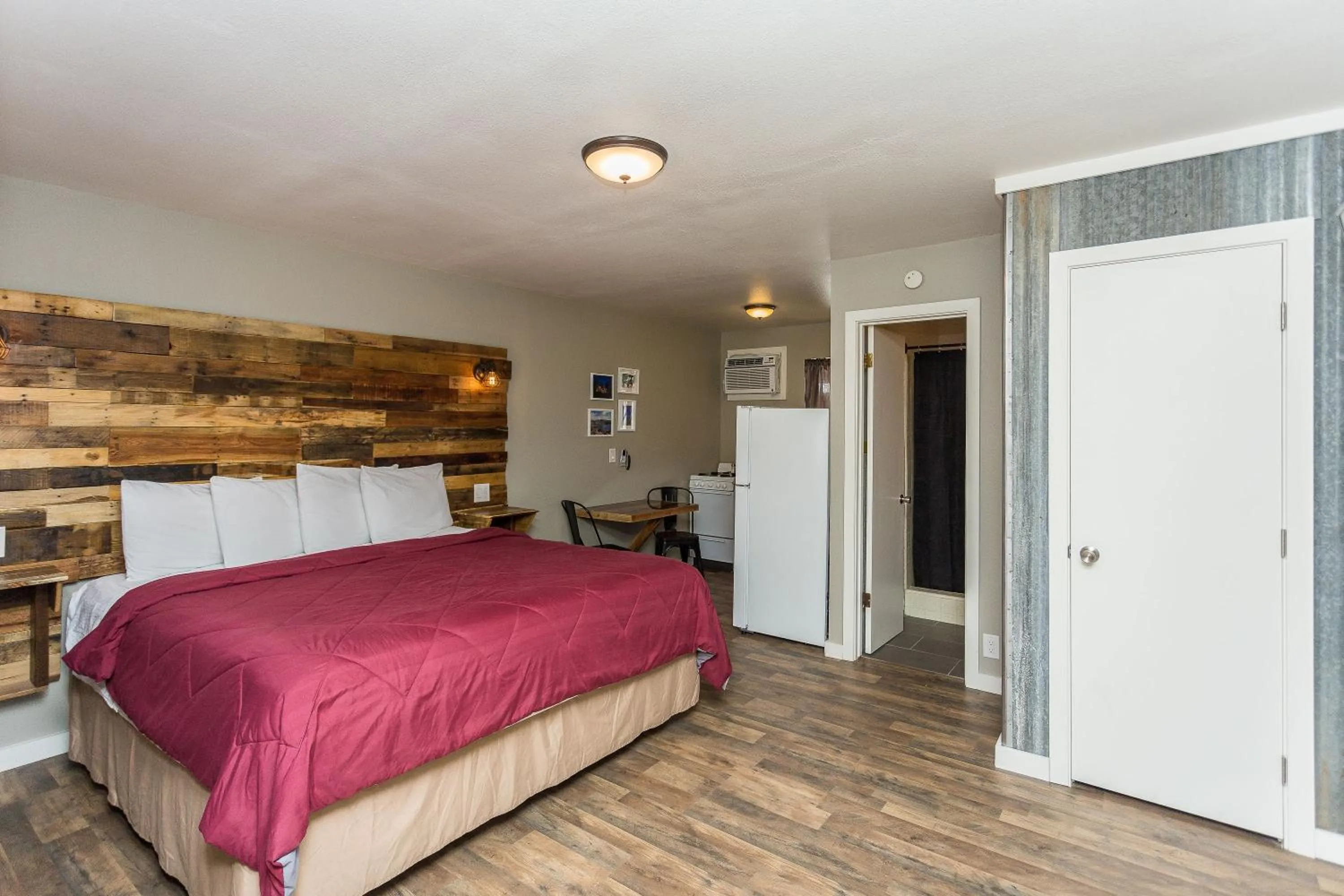 Bedroom, Bed in Apple Creek Cottages